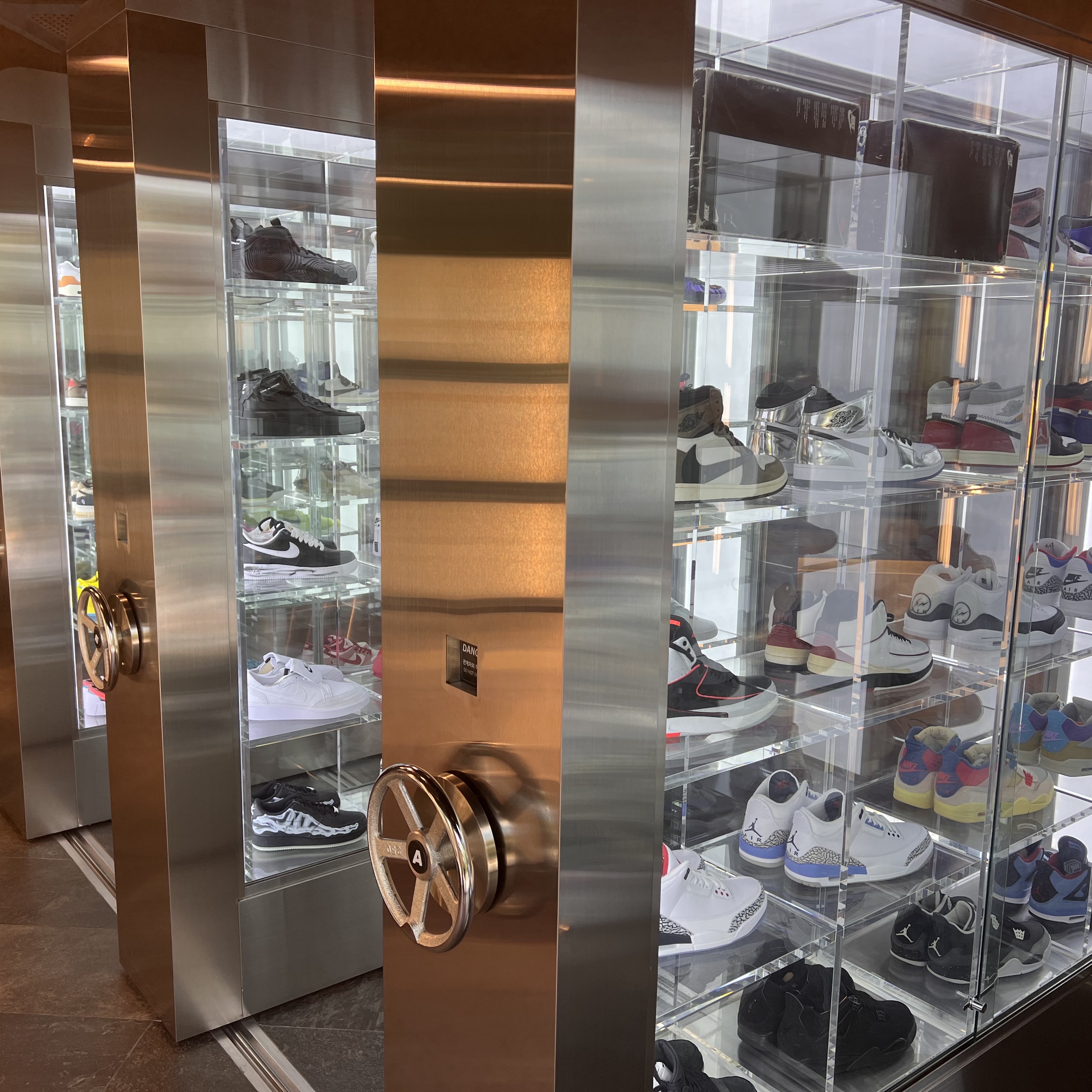 Jordan 1 Retro Low OG Black and Dark Powder Blue, Nike x Tom Sachs General Purpose Shoe Archive 착용 스타일 - 2