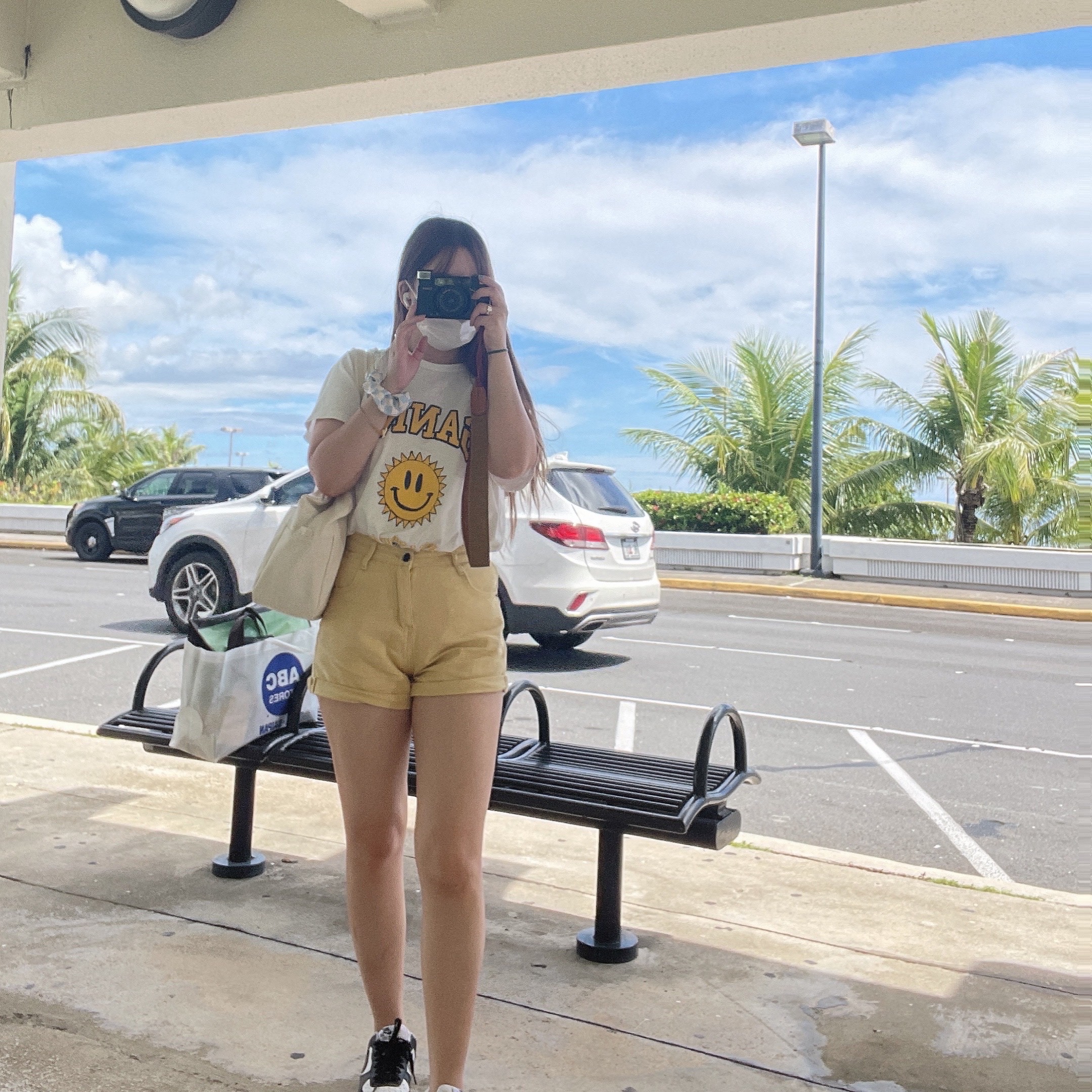 (W) Ganni Basic Cotton Jersey T-Shirt Smiley Yellow Bright White 착용 스타일 - 3