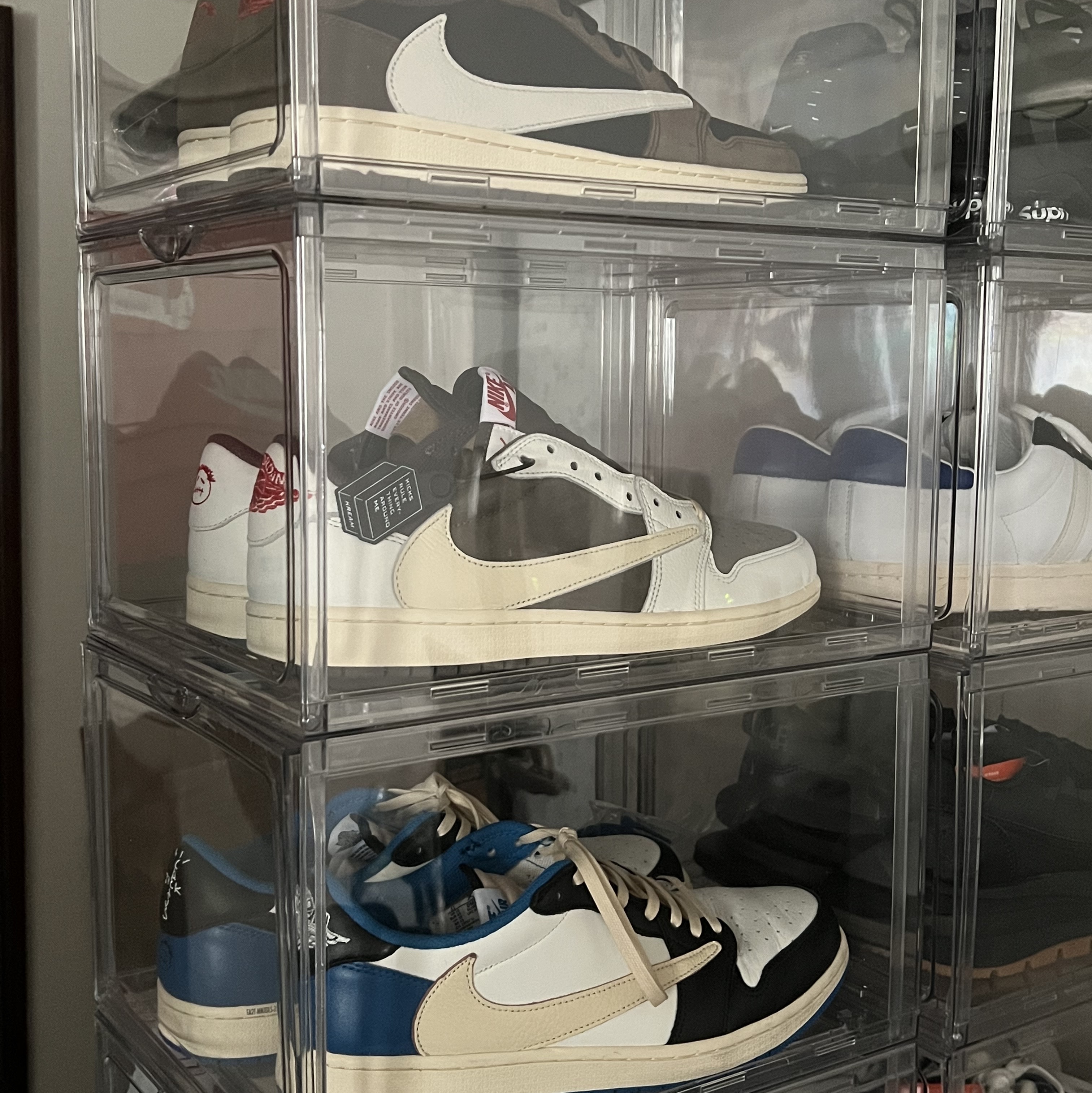 Jordan 1 x Travis Scott Retro Low OG SP Sail and Ridgerock, Jordan 1 x Travis Scott x Fragment Retro Low OG SP Military Blue 착용 스타일