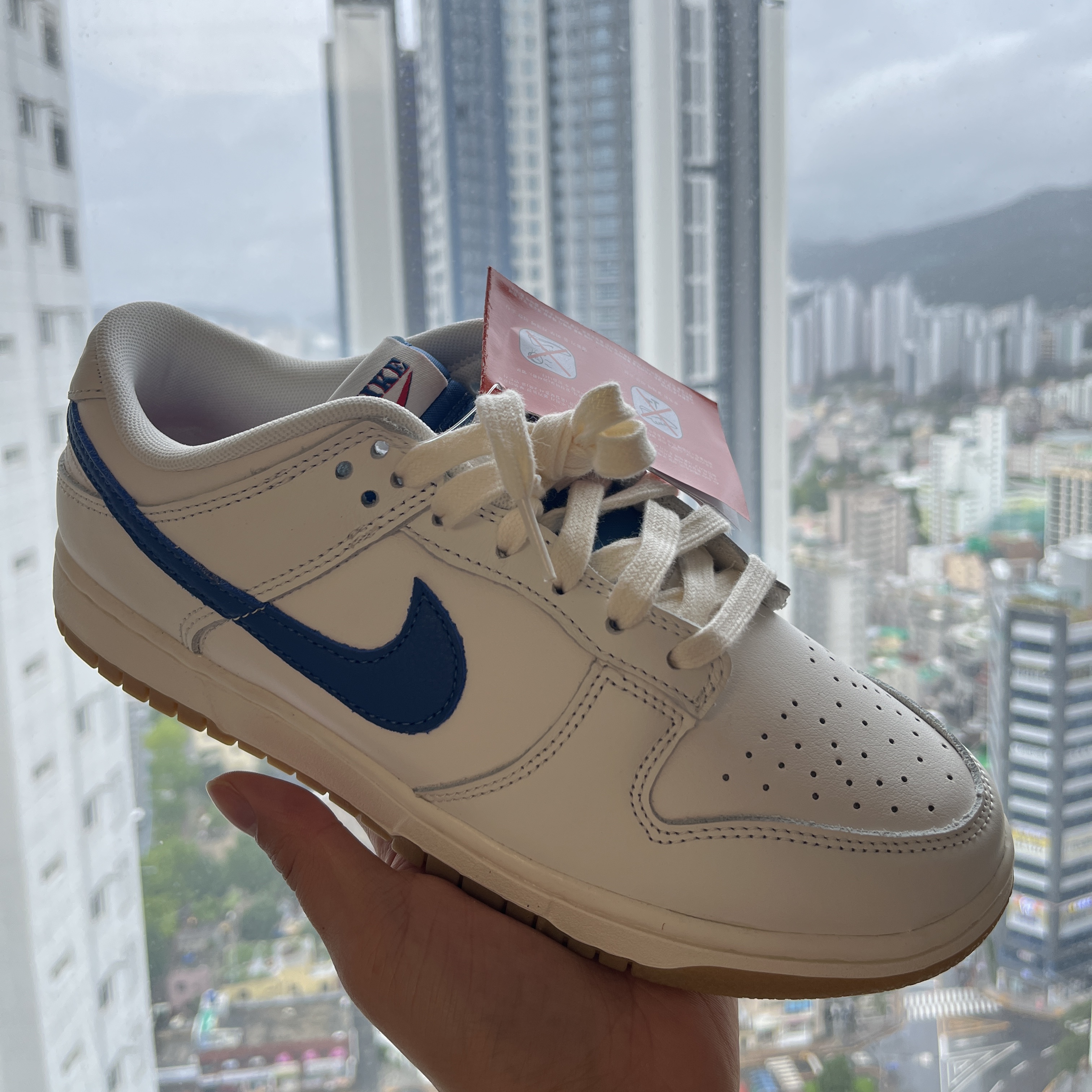 Nike Dunk Low SE Sail Dark Marina Blue 착용 스타일