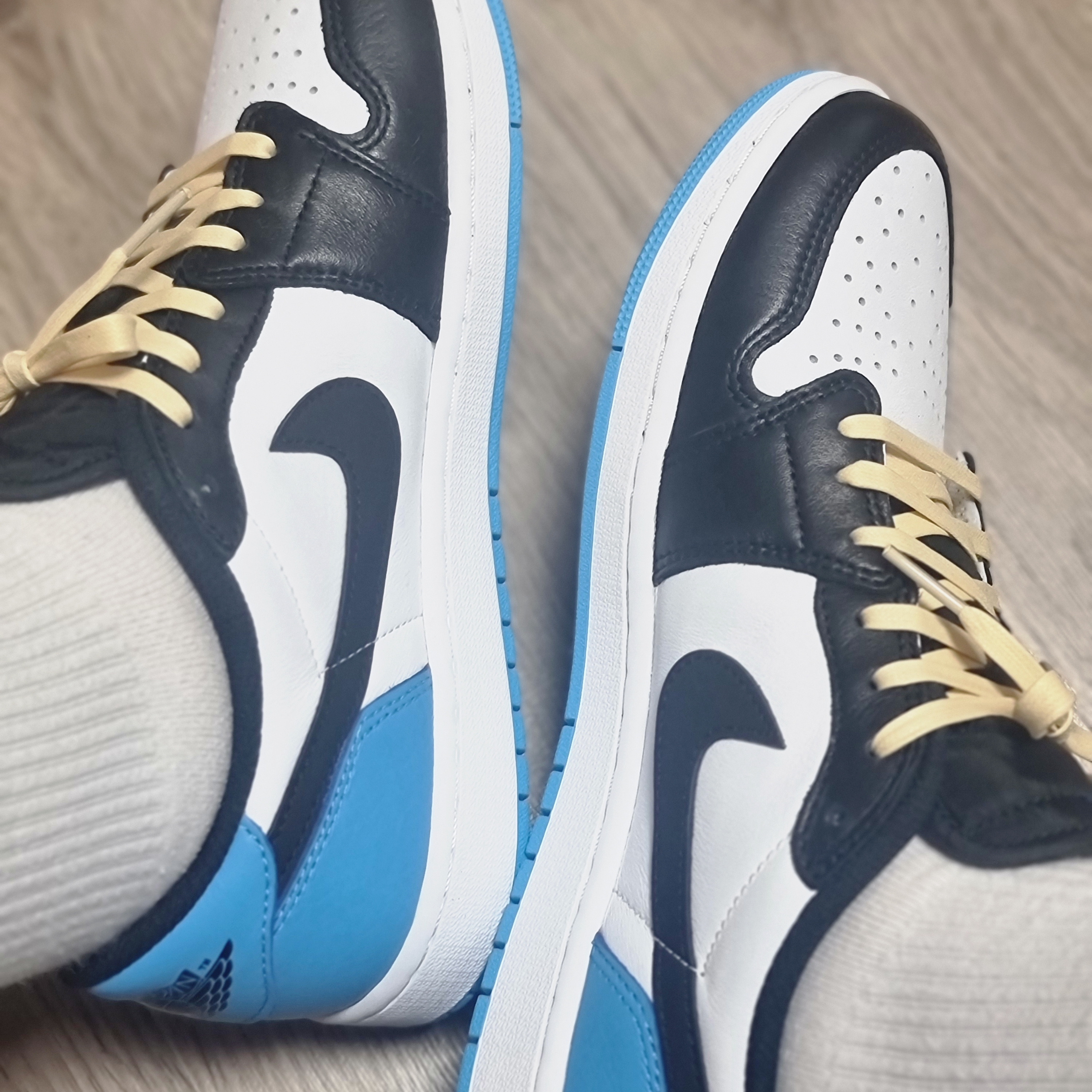 Jordan 1 Retro Low OG Black and Dark Powder Blue 착용 스타일