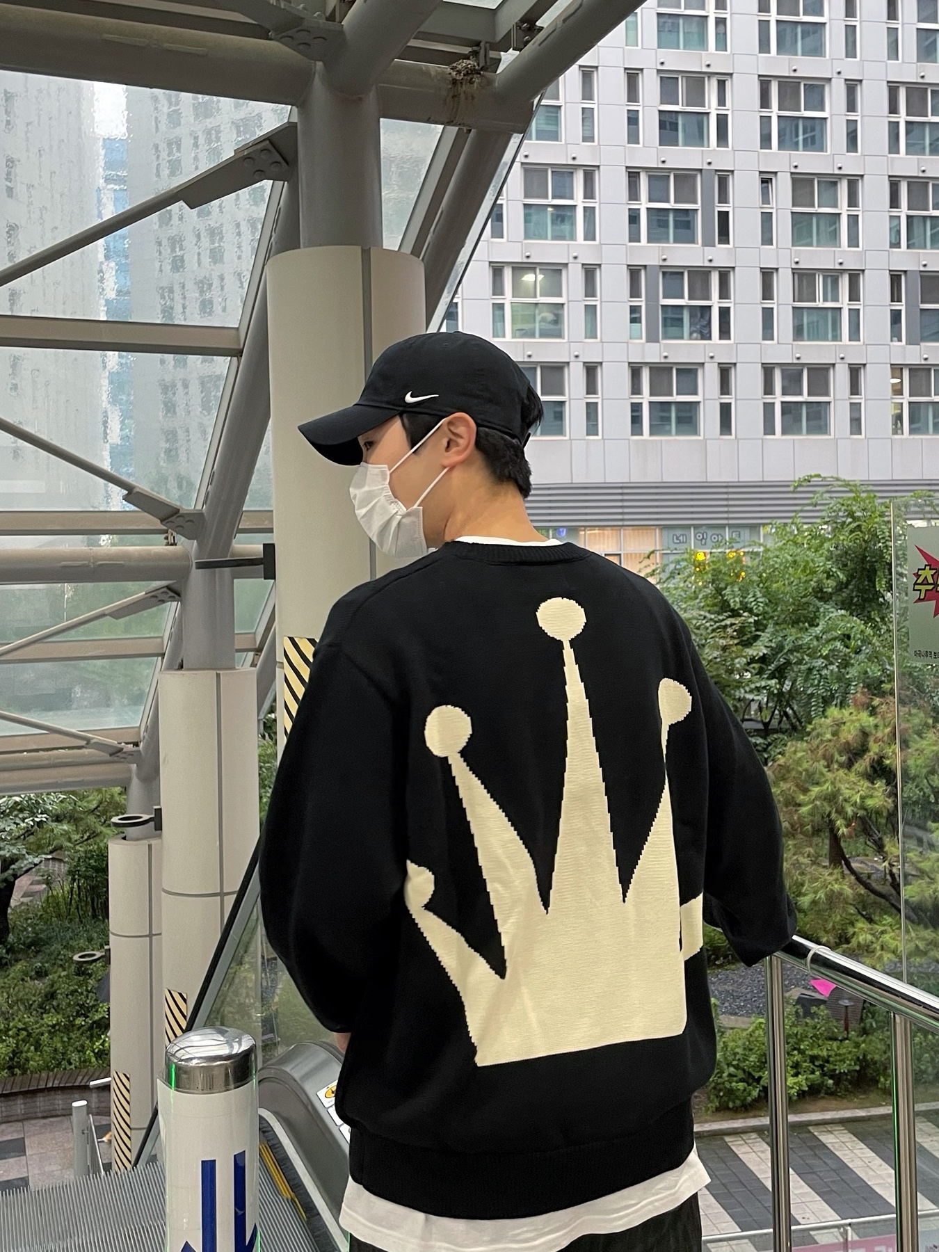 Stussy Bent Crown Sweater Black 착용 스타일