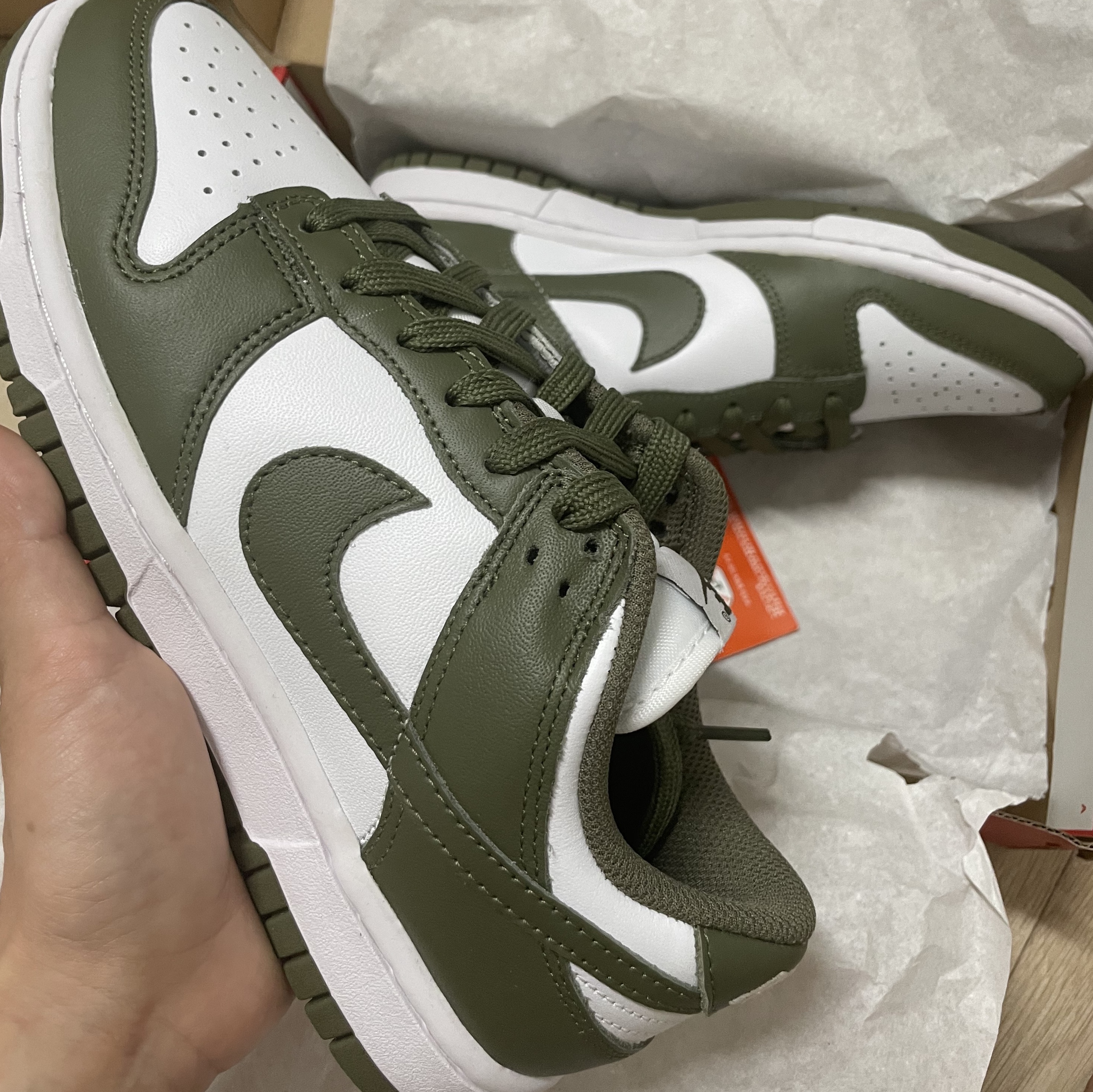 (W) Nike Dunk Low Medium Olive 착용 스타일