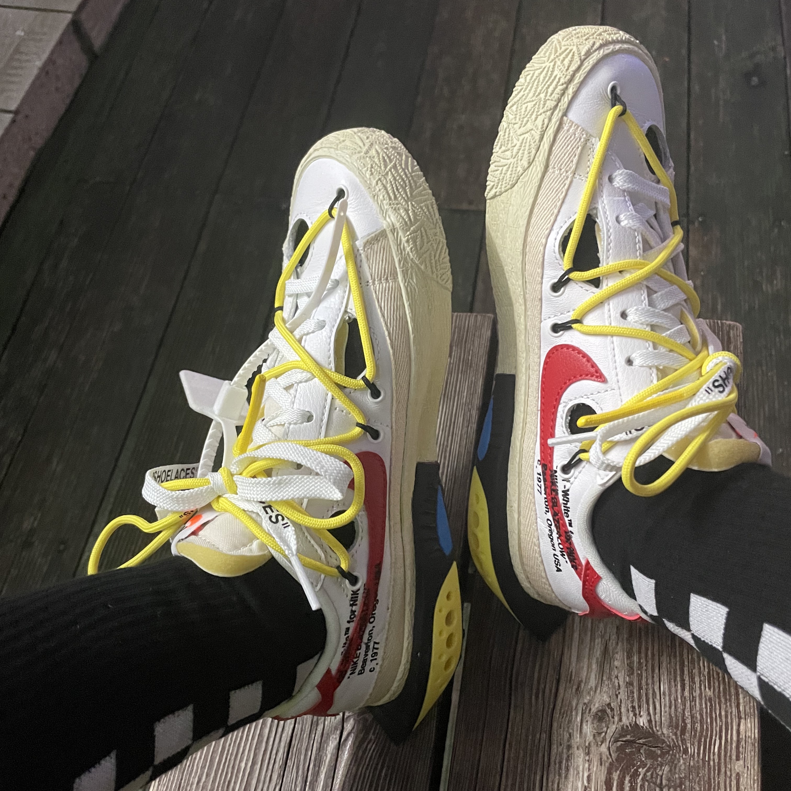 Nike x Off-White Blazer Low '77 White and University Red 착용 스타일