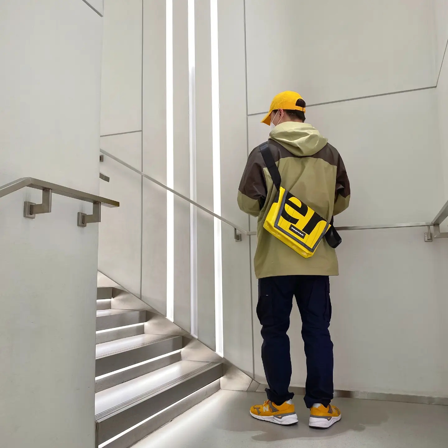 Nike Heritage 86 Futura Washed Cap Gold, Nike ACG Gore-Tex Jacket Cargo Khaki - Asia 착용 스타일 - 2