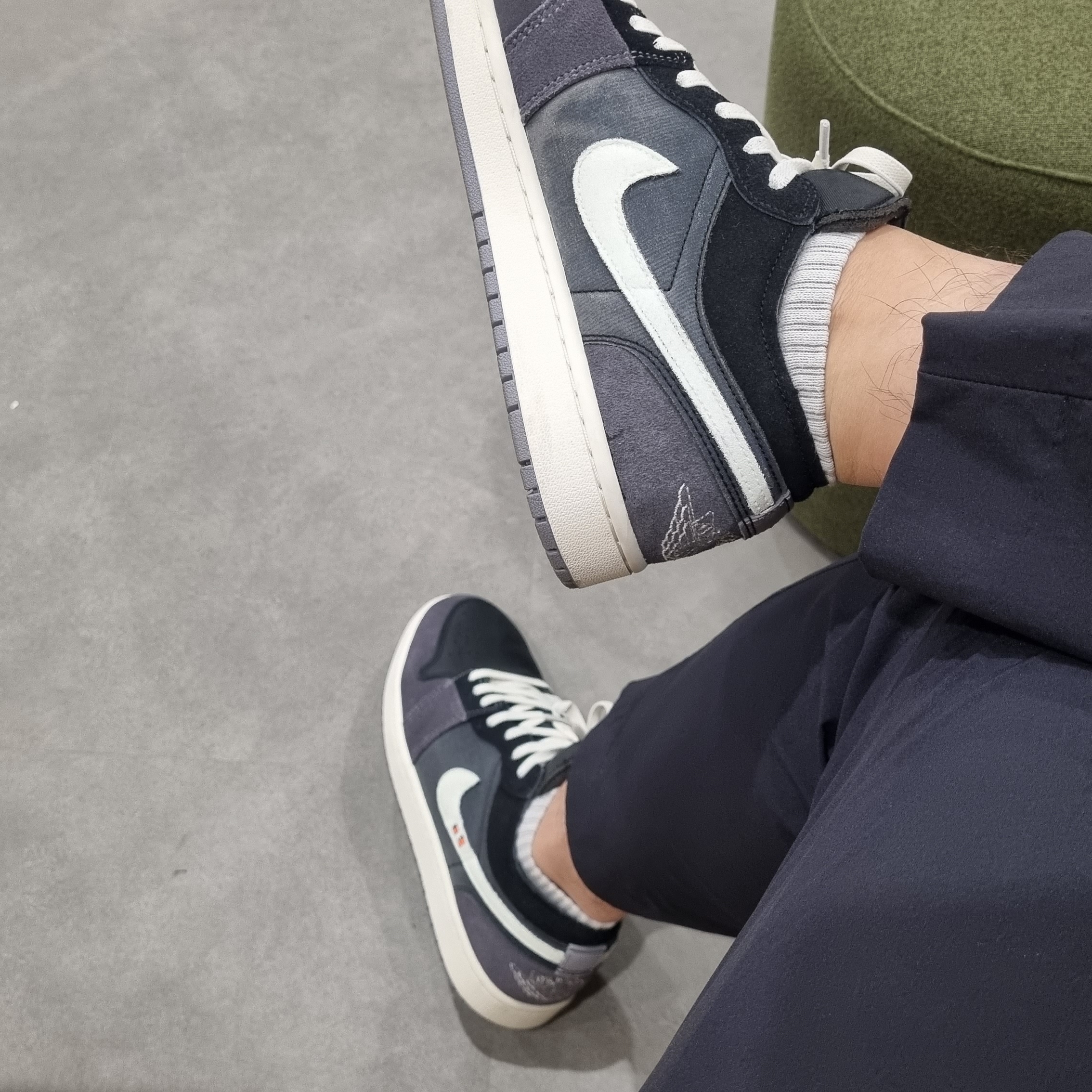 Jordan 1 Low SE Craft Black Cement Grey 착용 스타일 - 4