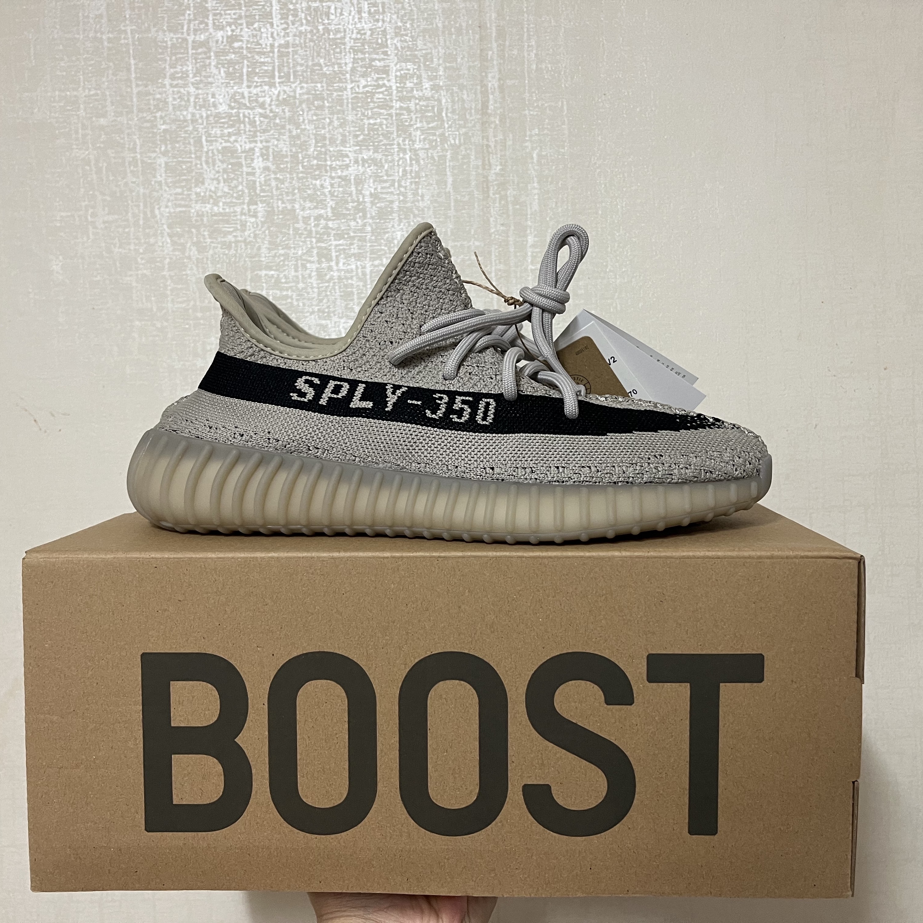 Adidas Yeezy Boost 350 V2 Slate Core Black 2022/2023 착용 스타일