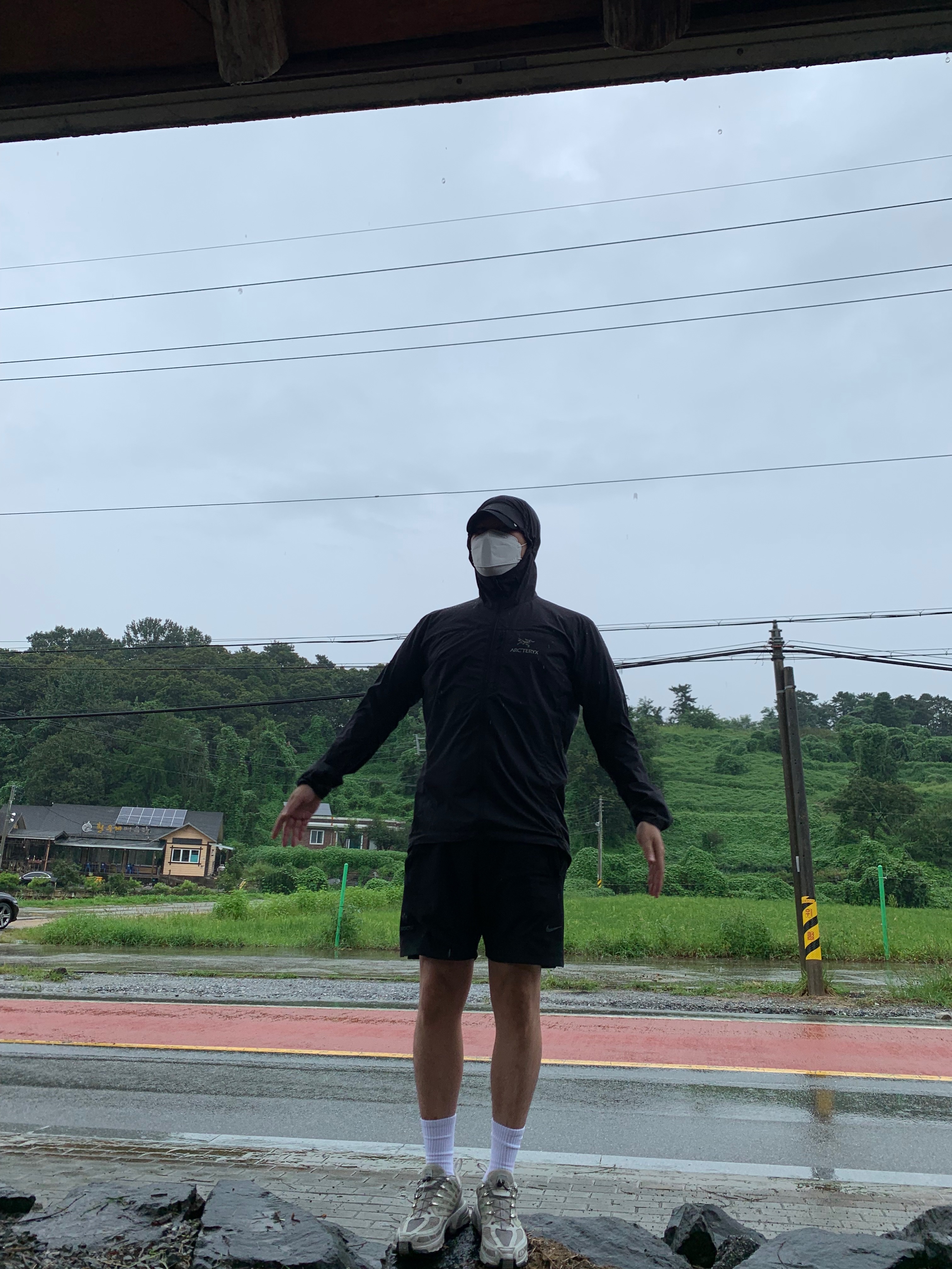 Arc'teryx Squamish Hoody Black, Nike x Drake Nocta Golf Cap Black 착용 스타일 - 2