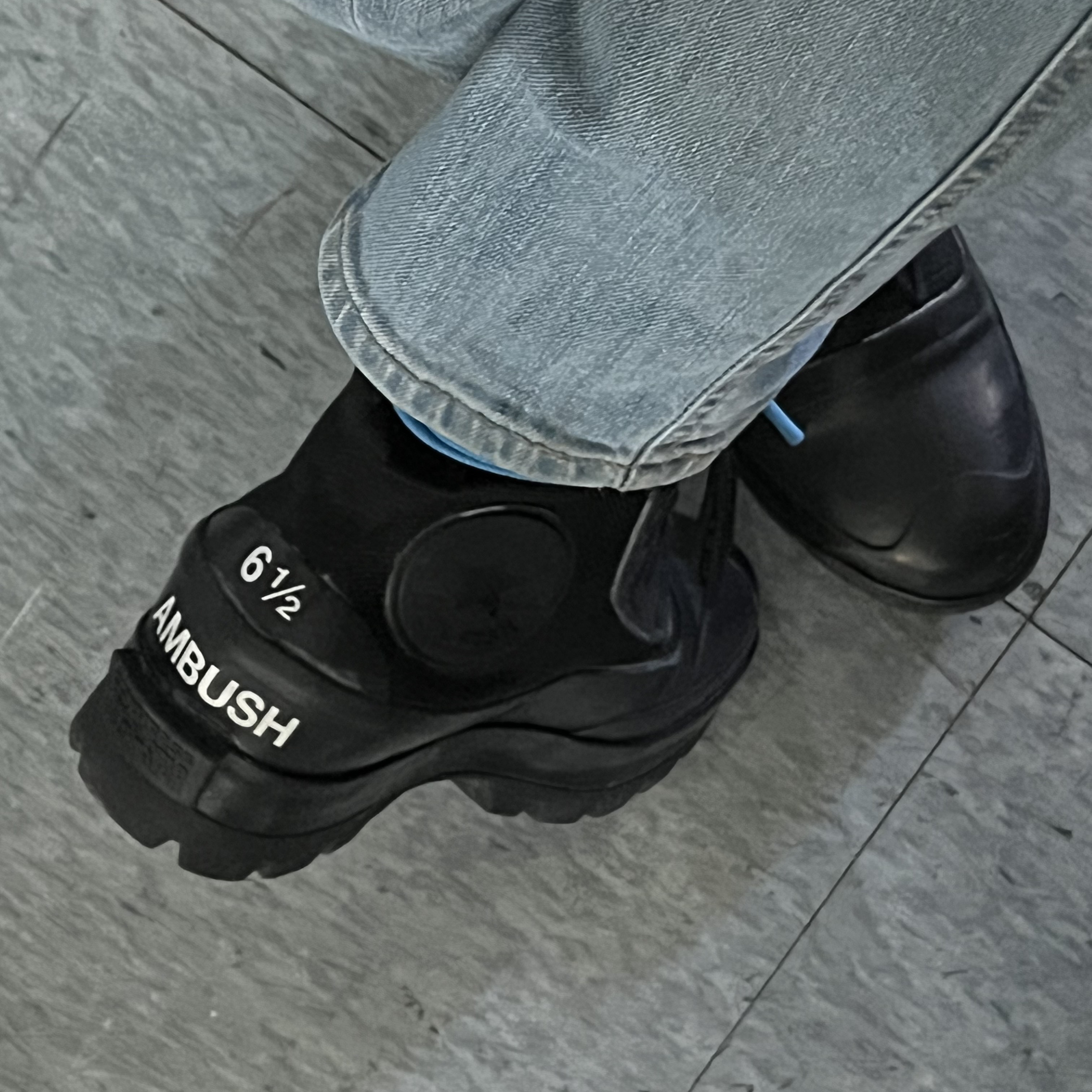 Converse x Ambush Chuck Taylor All Star Duck Boot Black 착용 스타일 - 1