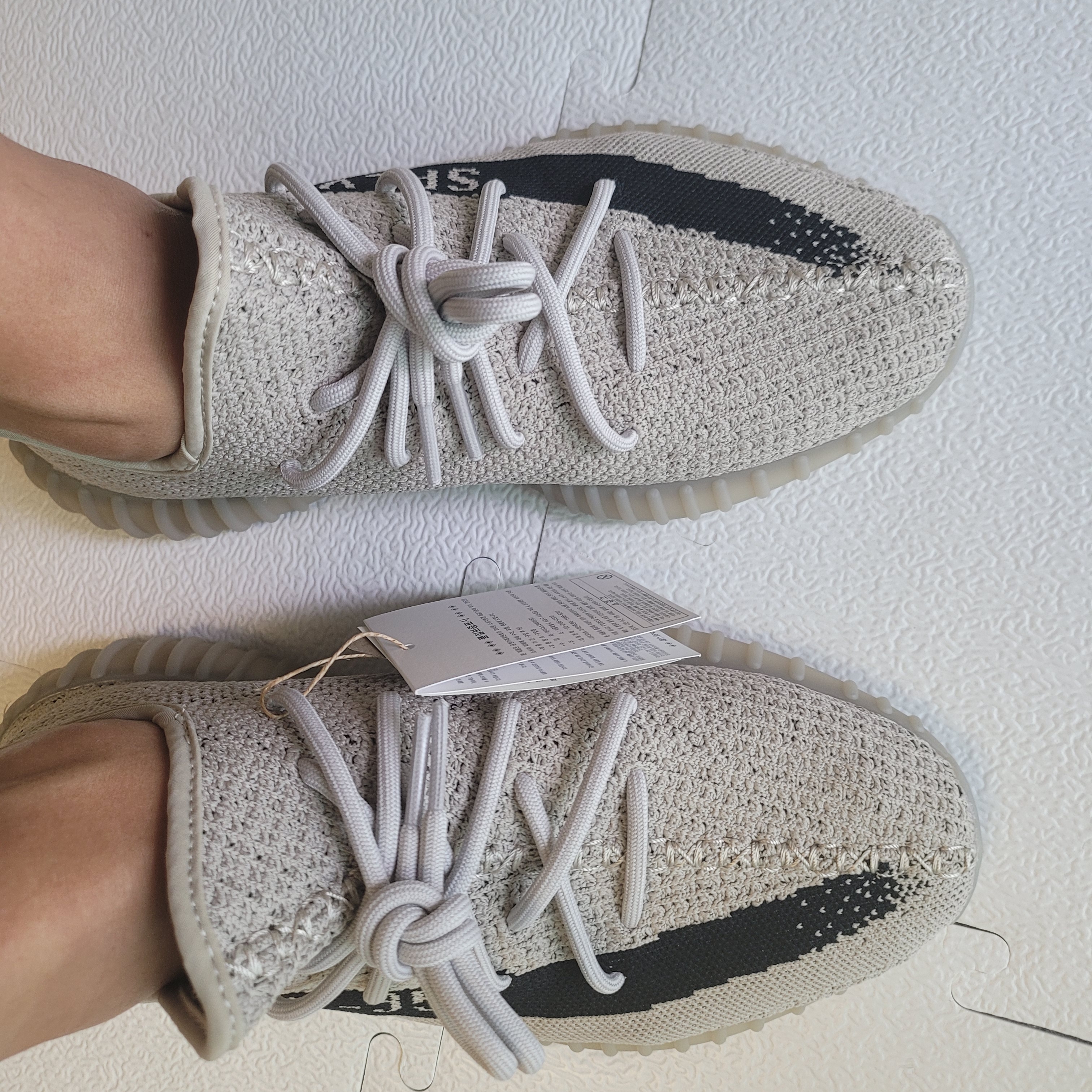 Adidas Yeezy Boost 350 V2 Slate Core Black 2022/2023 착용 스타일