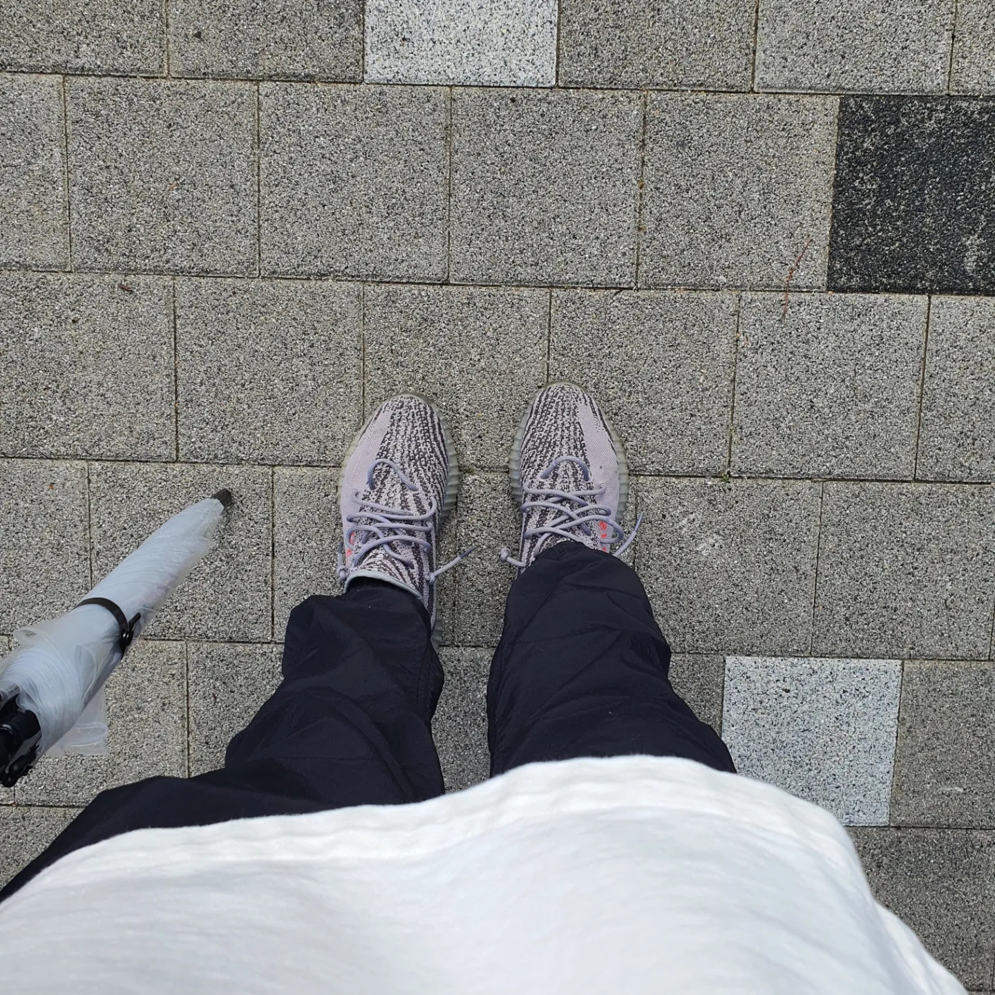 Adidas Yeezy Boost 350 V2 Beluga 2.0 착용 스타일