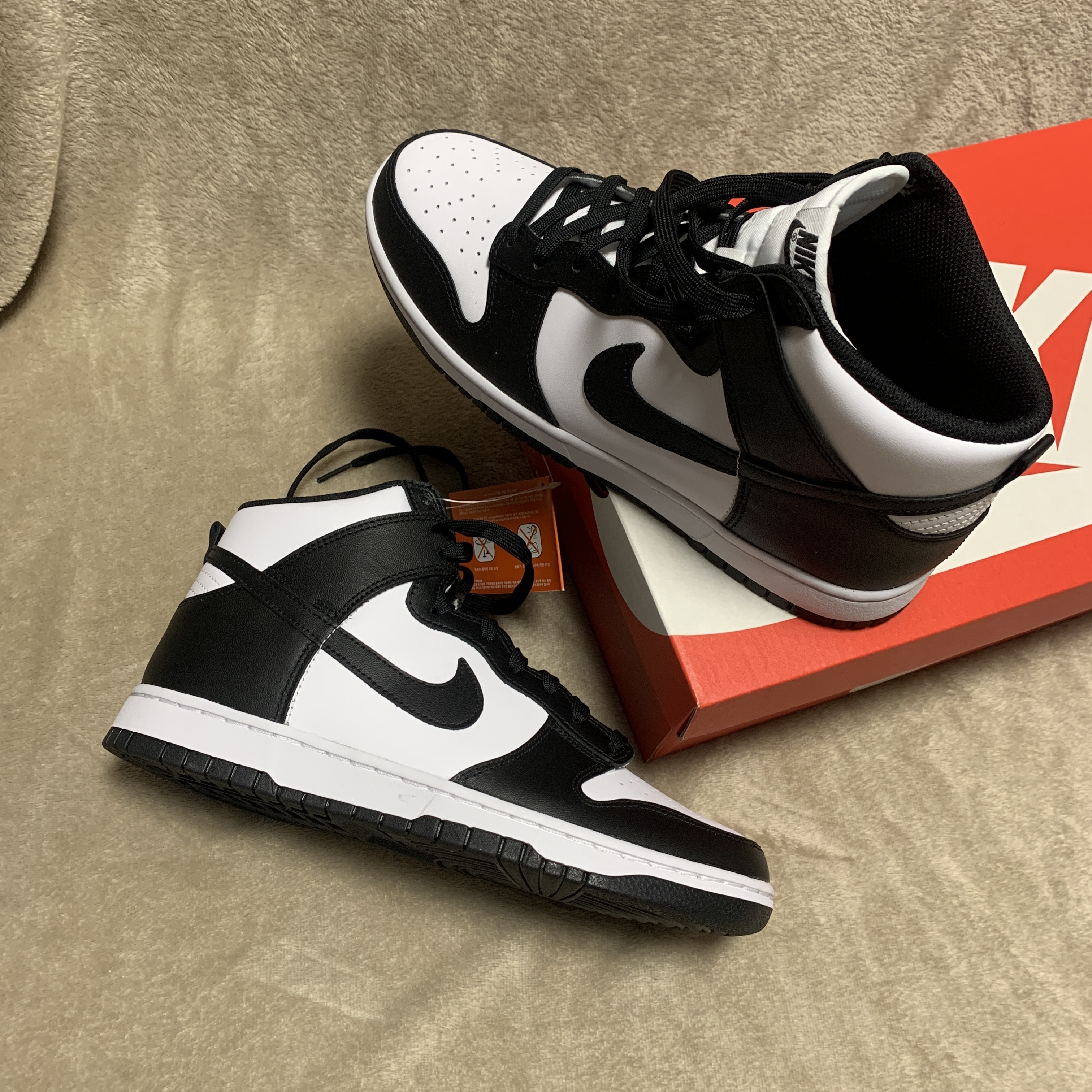 Nike Dunk High Retro Championship White 착용 스타일 - 1