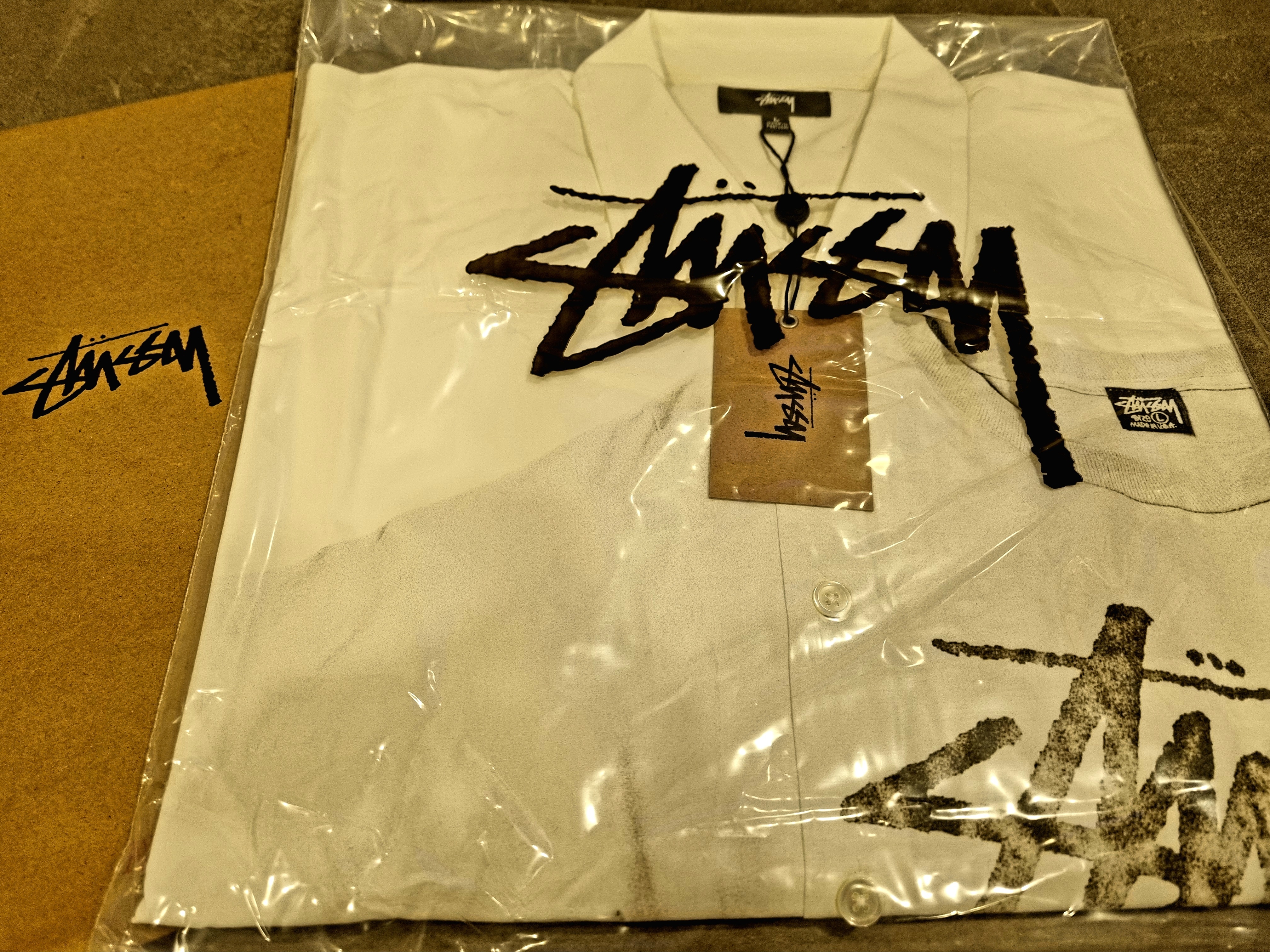 Stussy World Tour Shirt White 착용 스타일