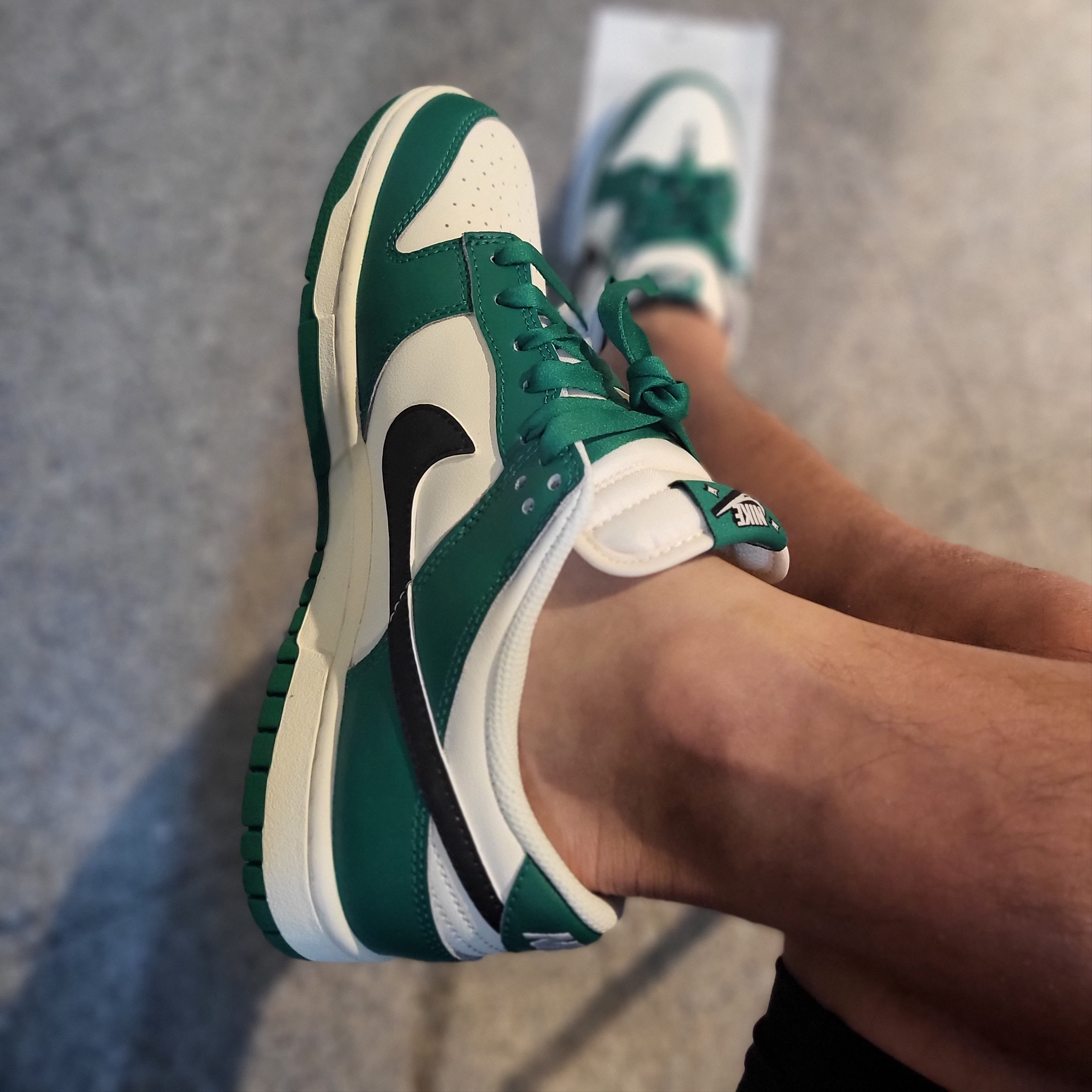 Nike Dunk Low Retro SE Jackpot Malachite 착용 스타일 - 2