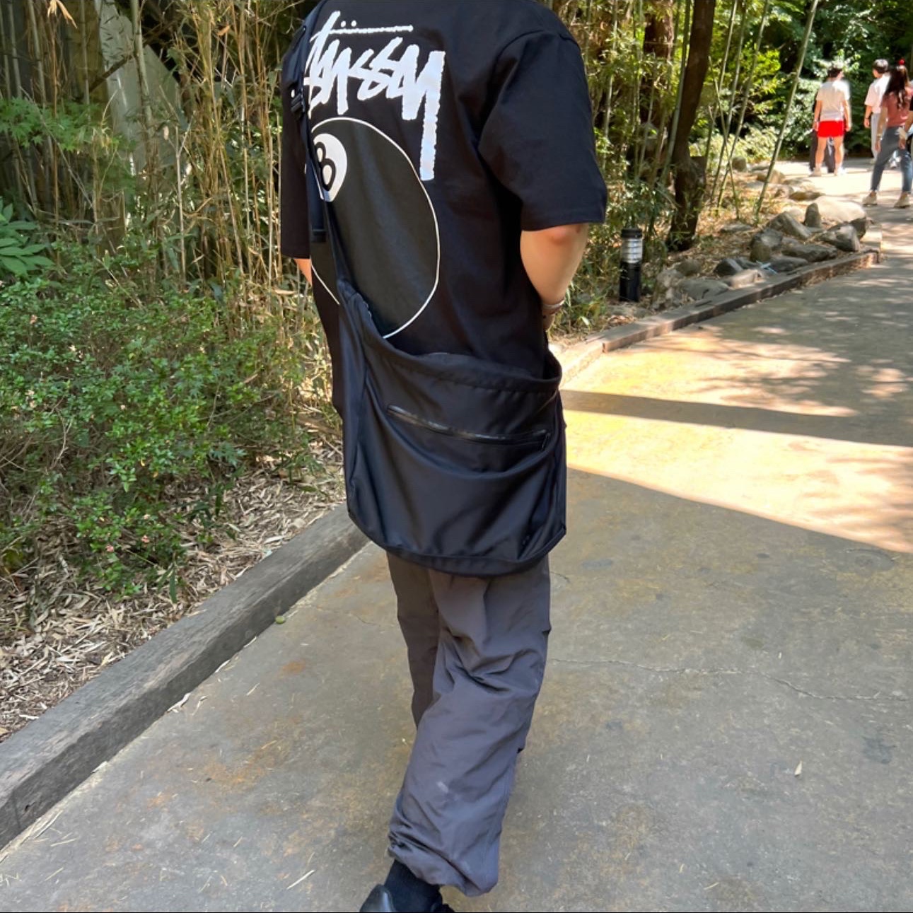 Stussy 8 Ball T-Shirt Black - 22SS, Nike Air Force 1 '07 Low Triple Black 착용 스타일 - 2