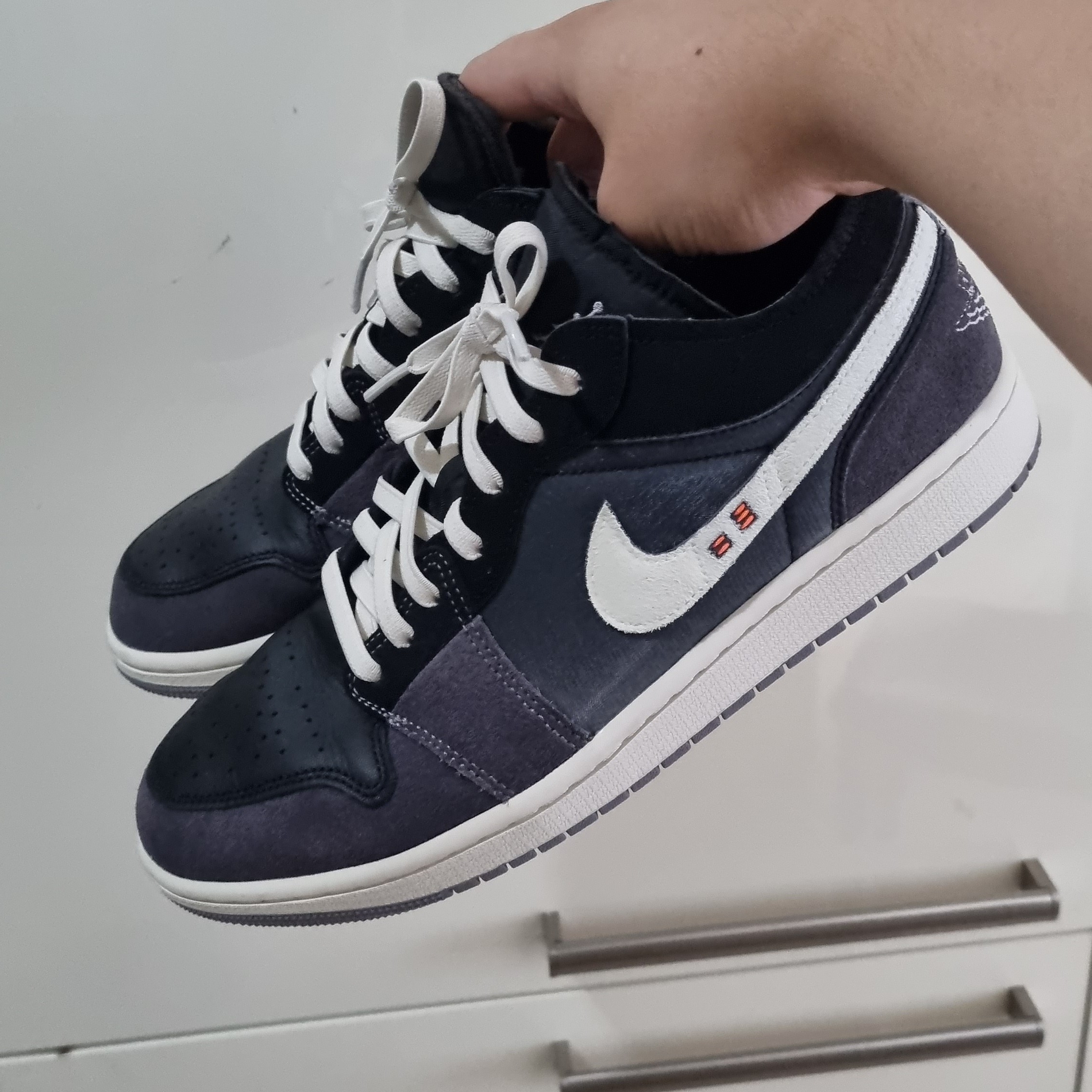 Jordan 1 Low SE Craft Black Cement Grey 착용 스타일 - 1