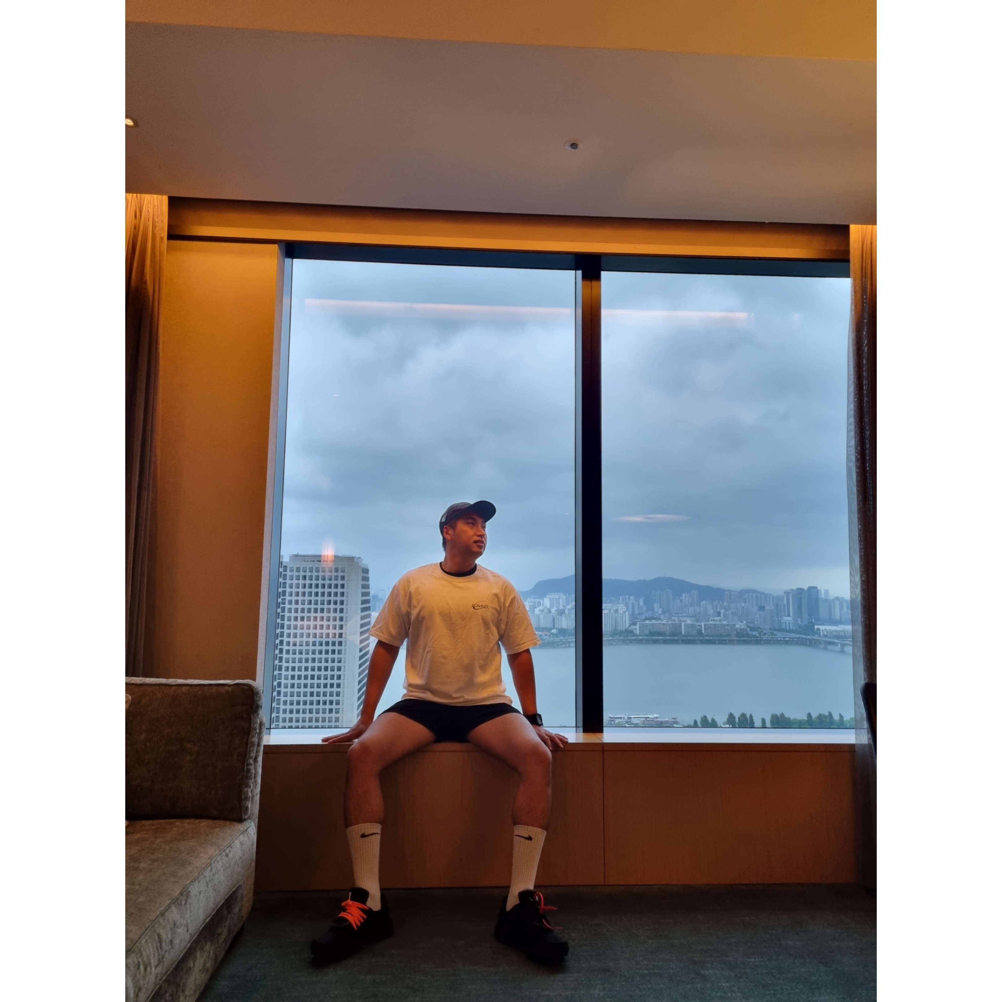 Prada Re-Nylon Baseball Cap Black, Nike x Off-White Air Presto Black 착용 스타일