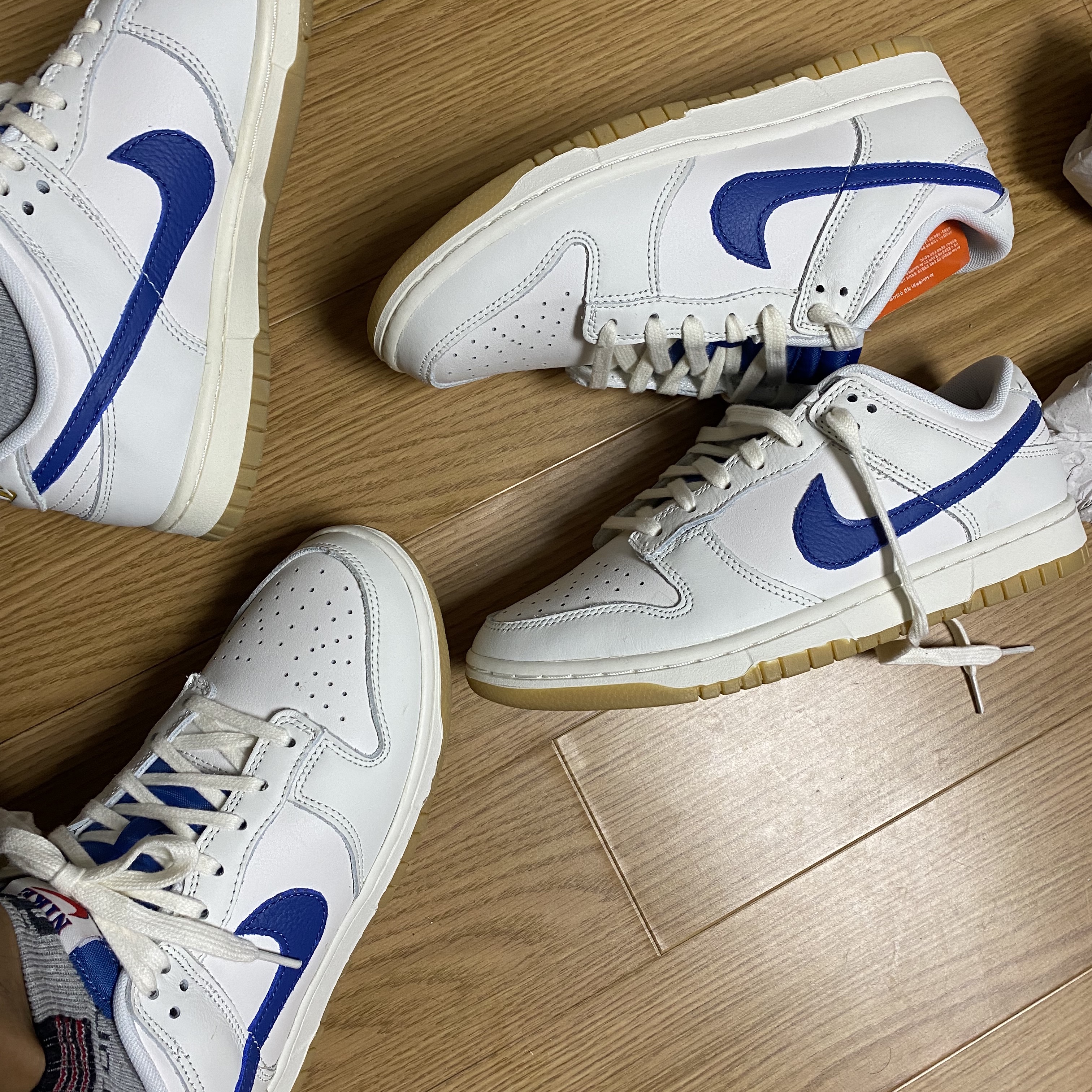 Nike Dunk Low SE Sail Dark Marina Blue 착용 스타일 - 2