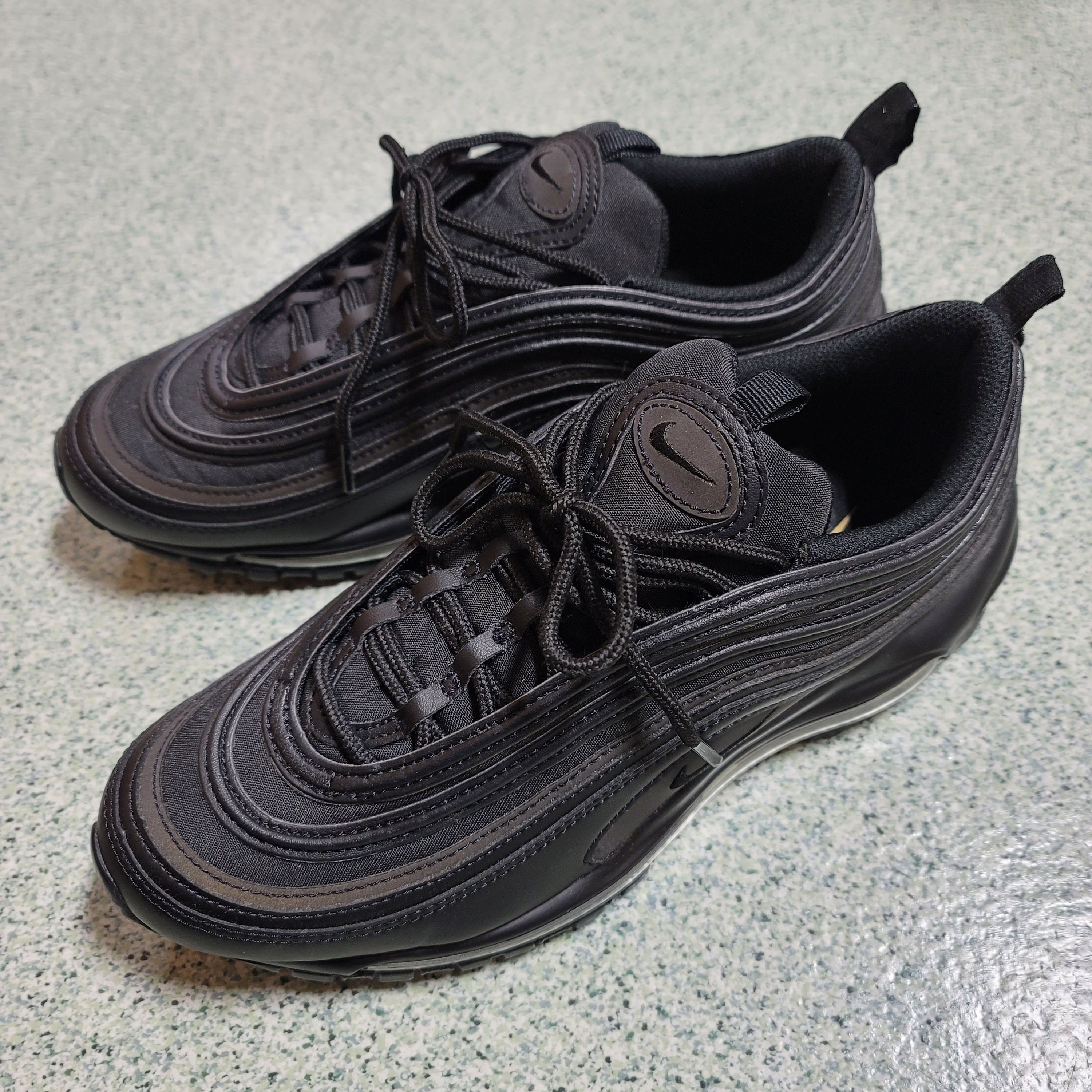 Nike Air Max 97 Black Reflective Gold 착용 스타일 - 4