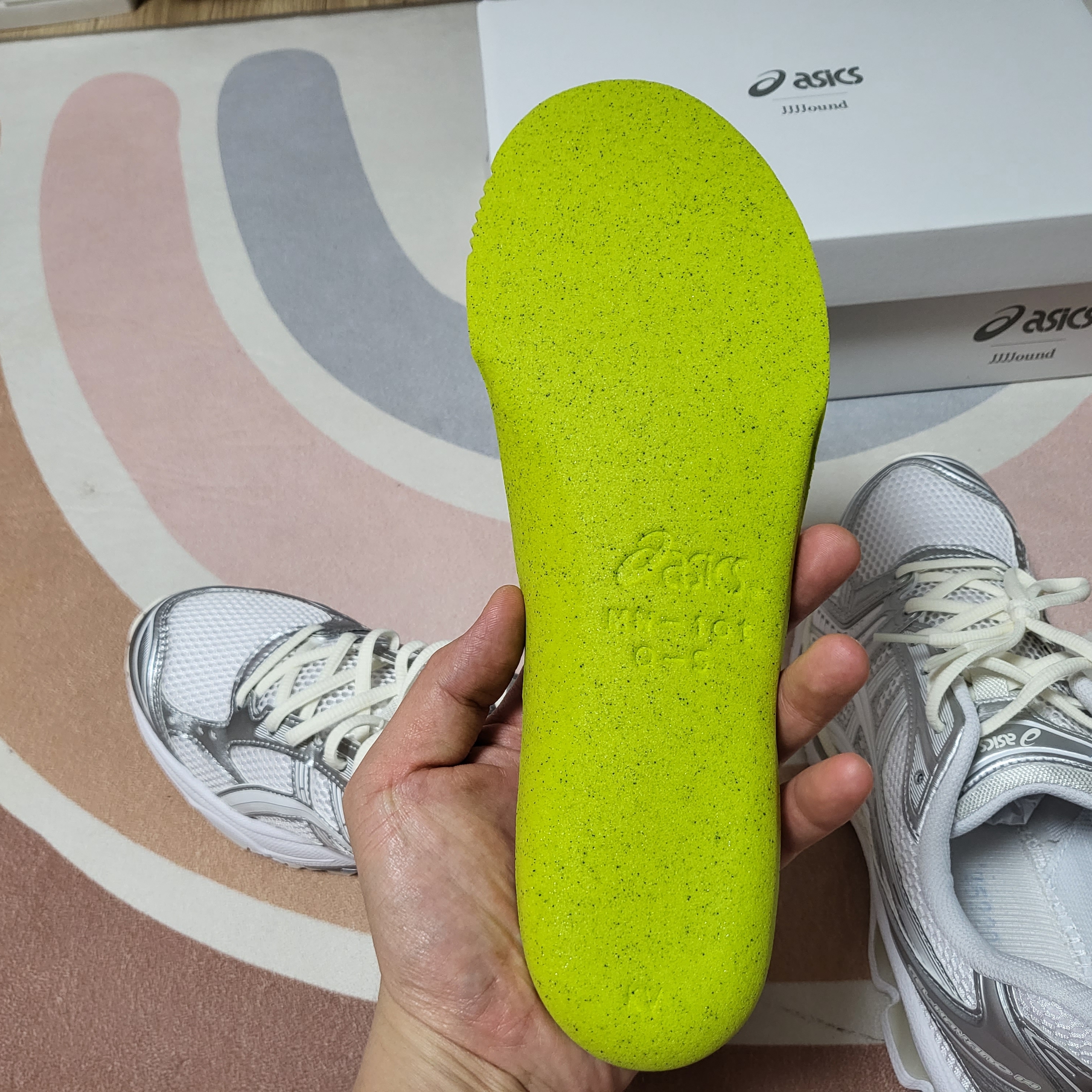 Asics x JJJJound Gel-Kayano 14 Silver White 착용 스타일 - 5