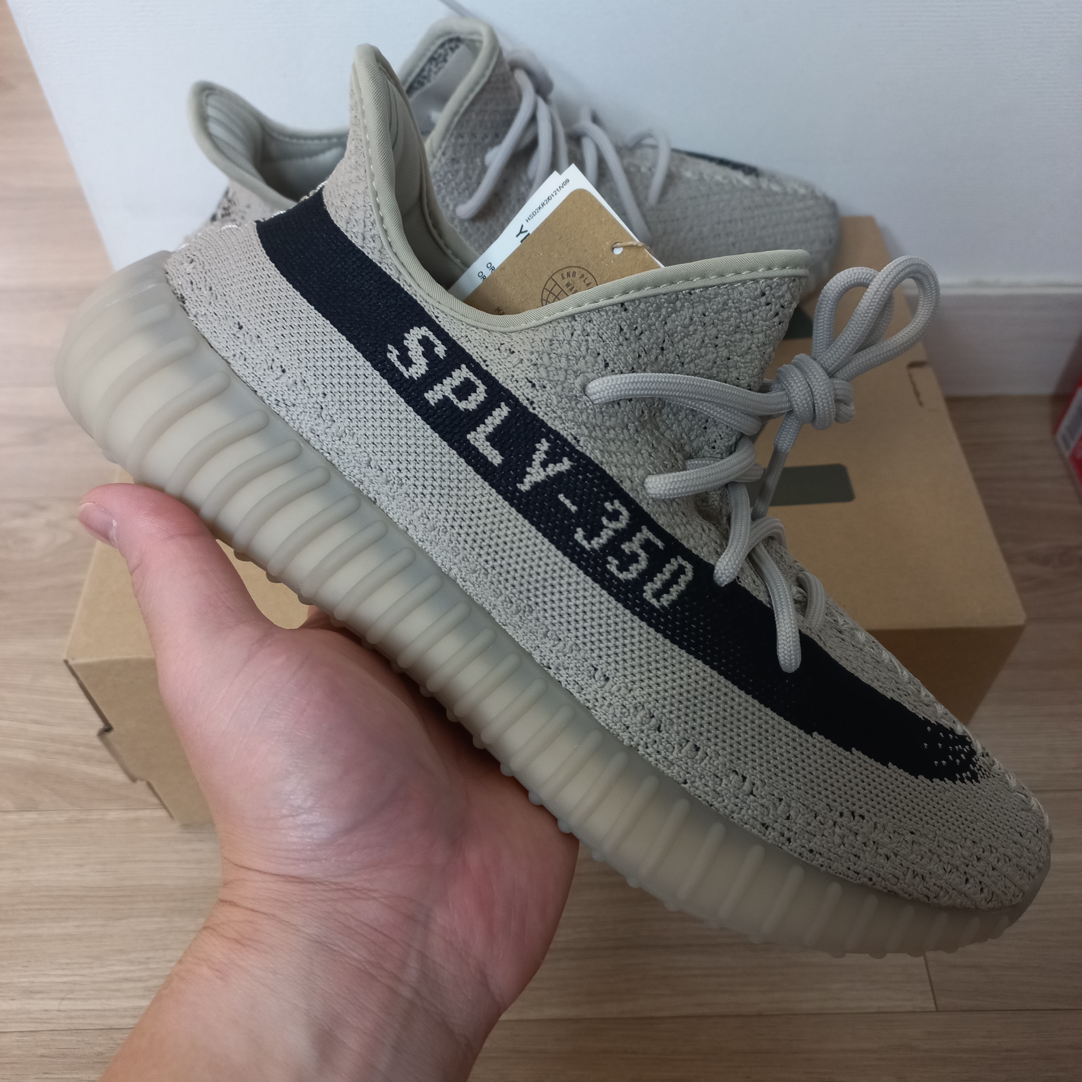 Adidas Yeezy Boost 350 V2 Slate Core Black 2022/2023 착용 스타일 - 1