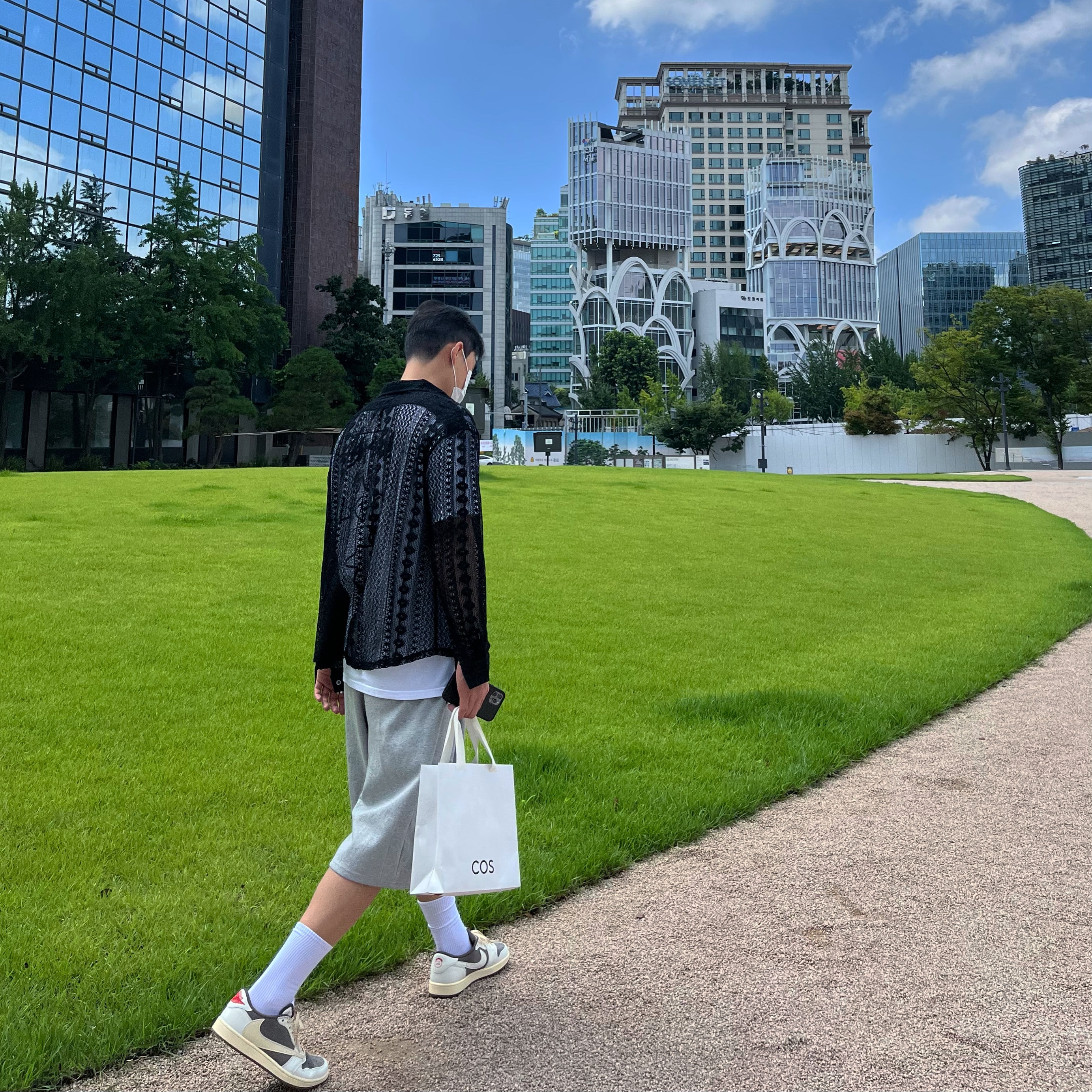 Jordan 1 x Travis Scott Retro Low OG SP Sail and Ridgerock, Stussy x Our Legacy Surfman T-Shirt White - 21SS 착용 스타일