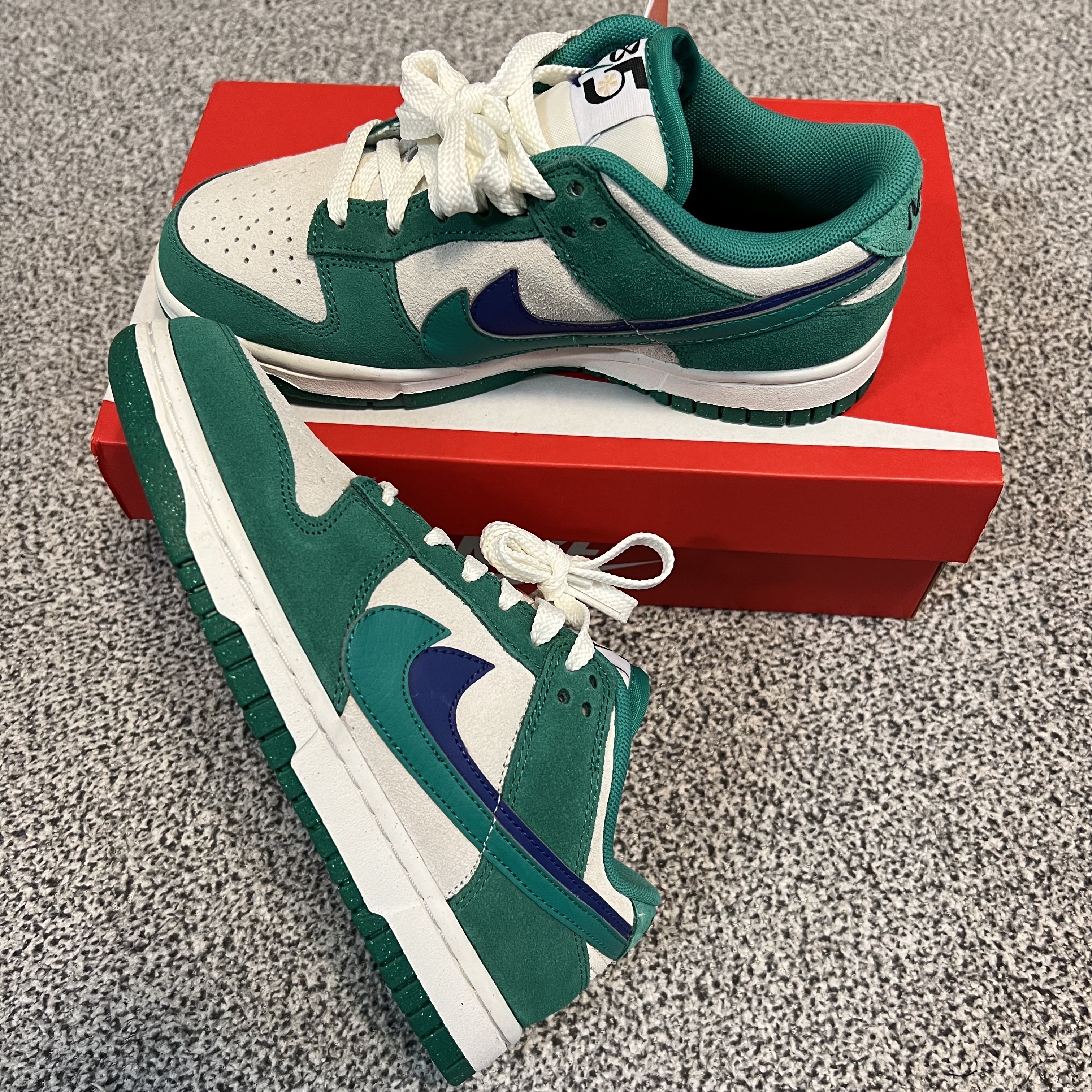 (W) Nike Dunk Low SE 85 Neptune Green and Sail 착용 스타일