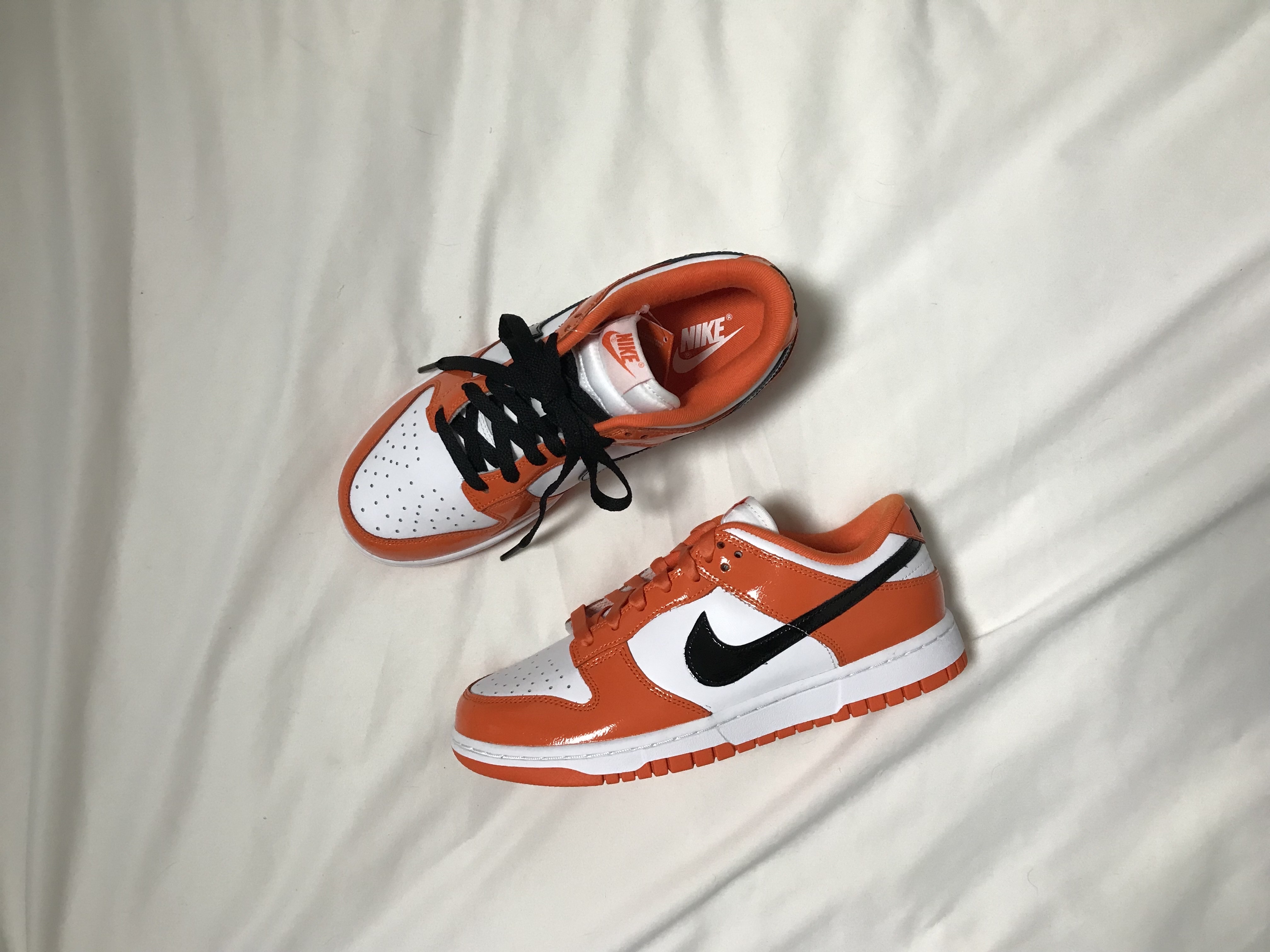 (W) Nike Dunk Low Essential Brilliant Orange 착용 스타일 - 1