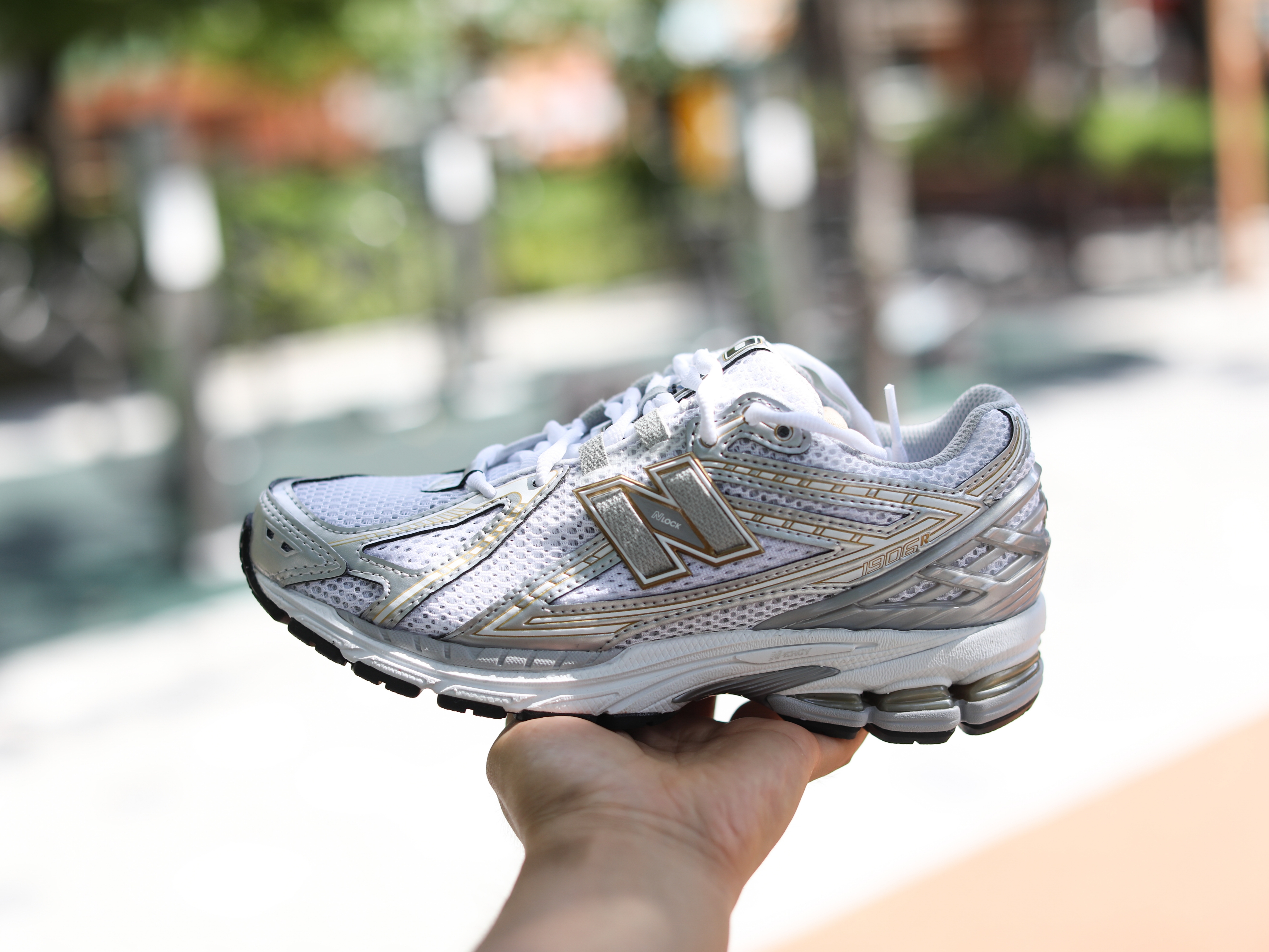 New Balance 1906R White Metallic Silver 착용 스타일 - 2