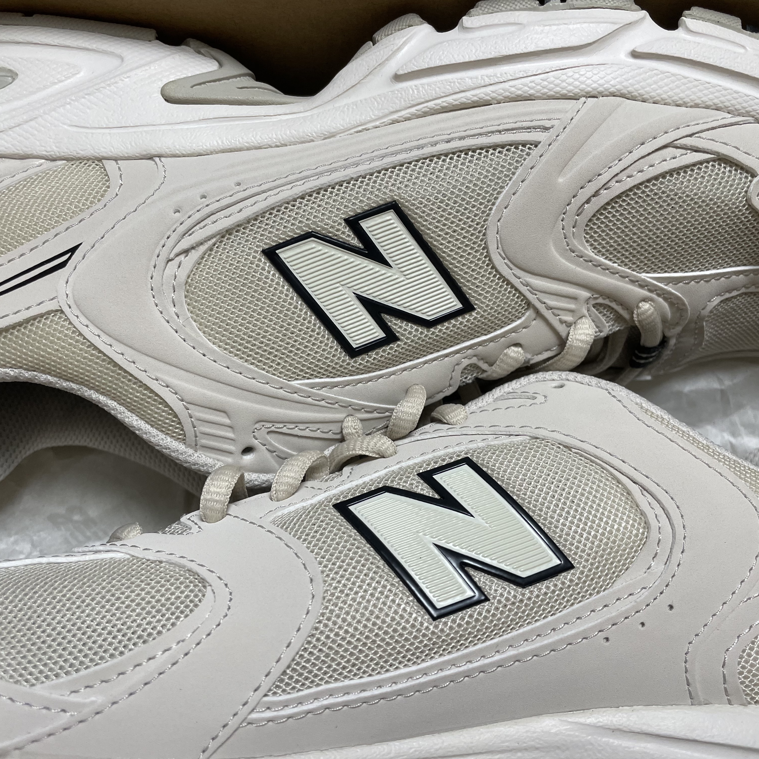 New Balance 530 Ivory 착용 스타일 - 2