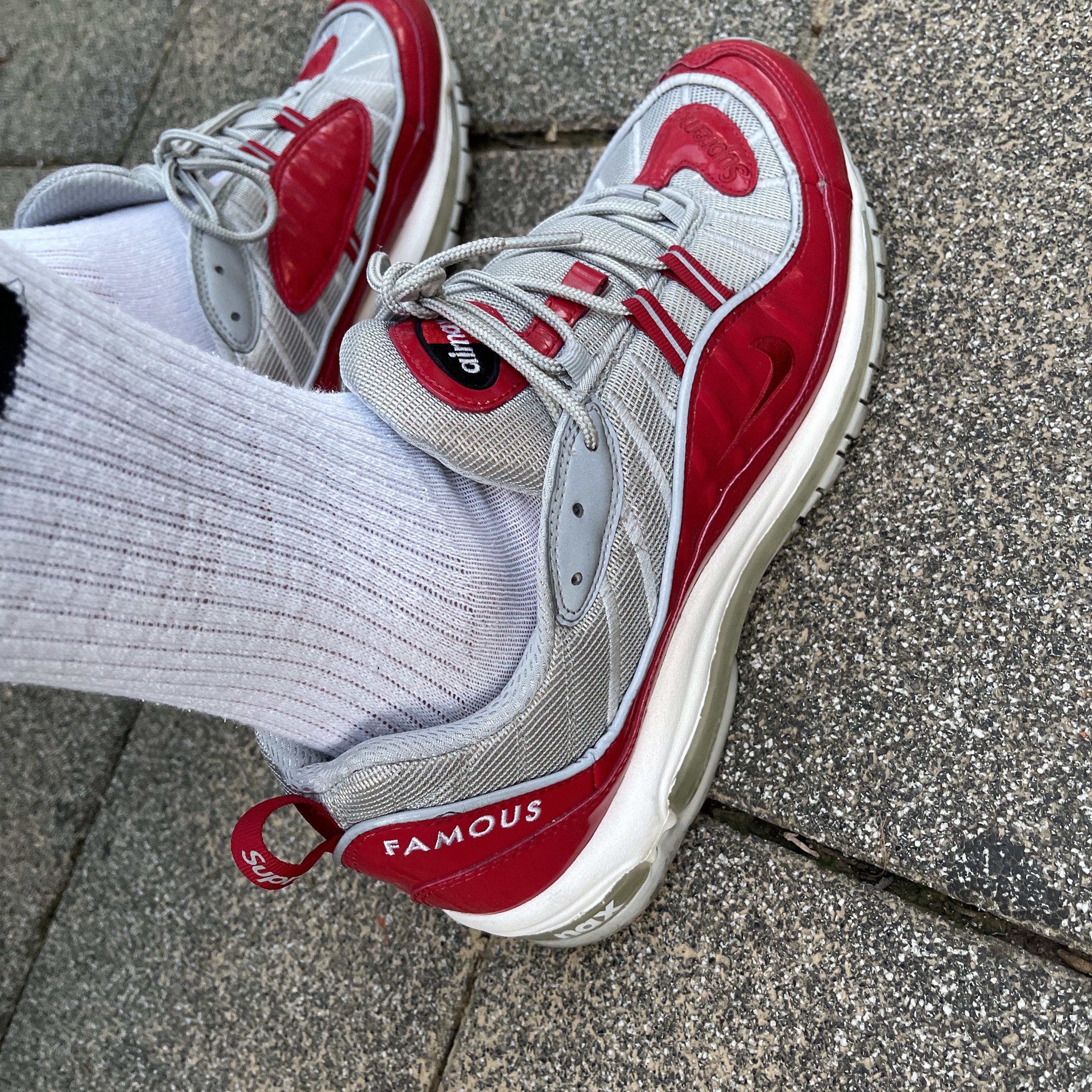 Nike x Supreme Air Max 98 Varsity Red 착용 스타일 - 3
