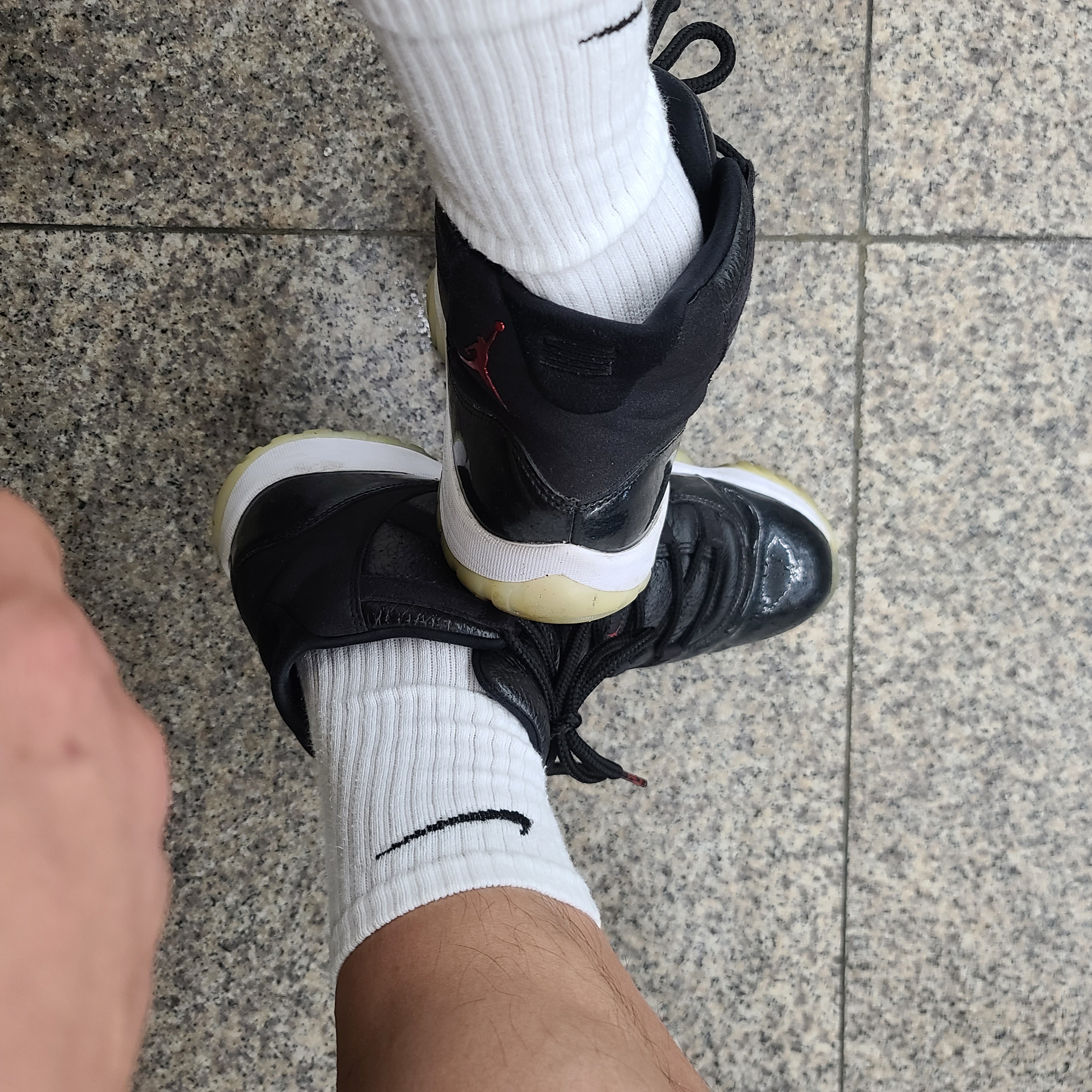 Jordan 11 Retro 72-10 착용 스타일 - 3