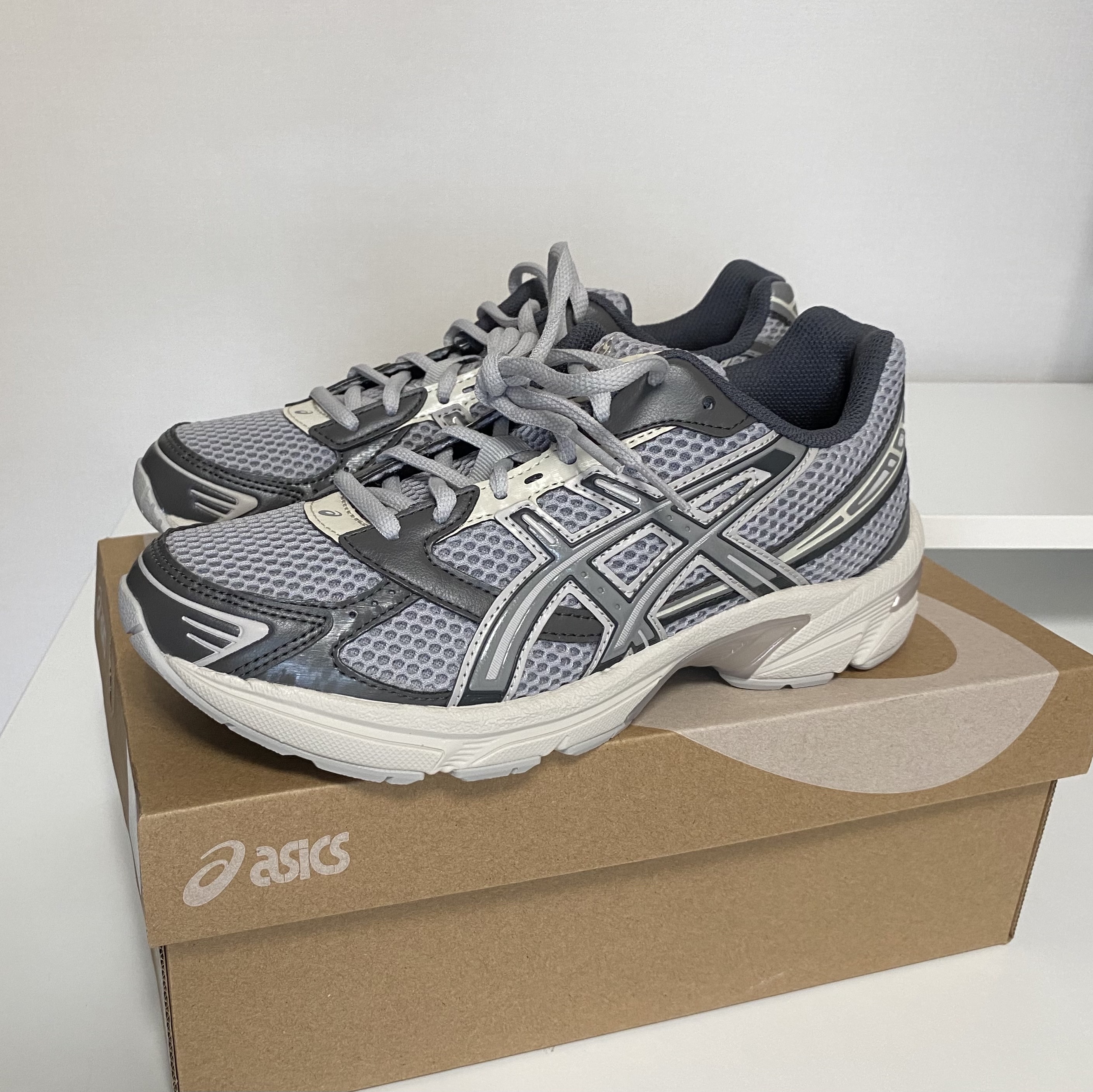 Asics Gel-1130 Oyster Grey Clay Grey 착용 스타일 - 1