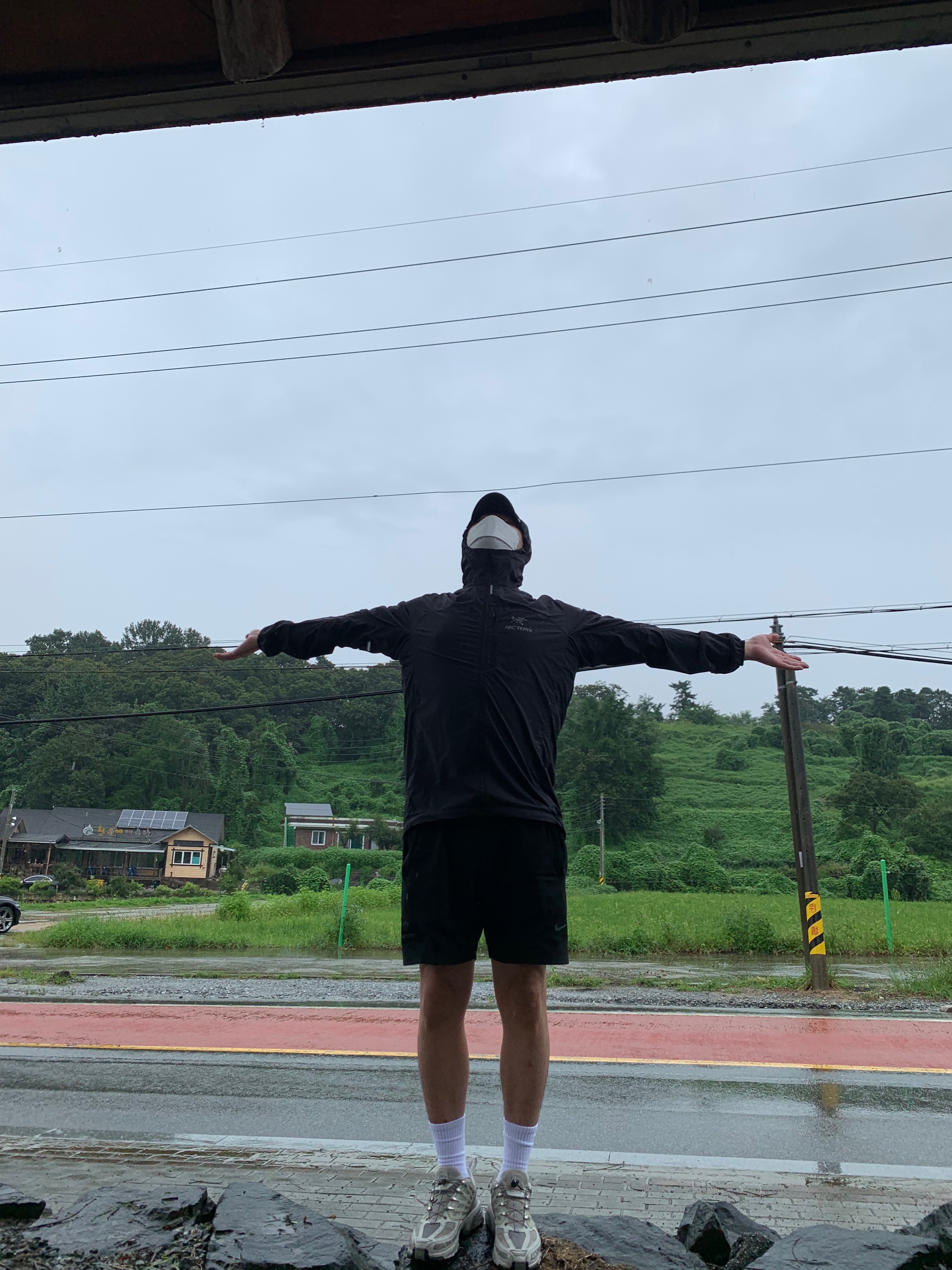 Arc'teryx Squamish Hoody Black, Nike x Drake Nocta Golf Cap Black 착용 스타일 - 3