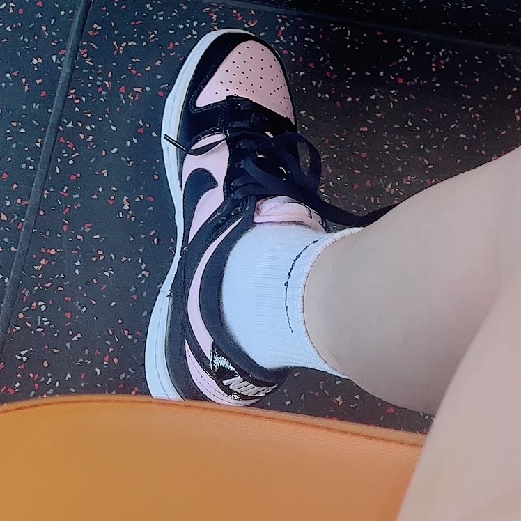 (W) Nike Dunk Low Essential Pink Foam Black 착용 스타일 - 2