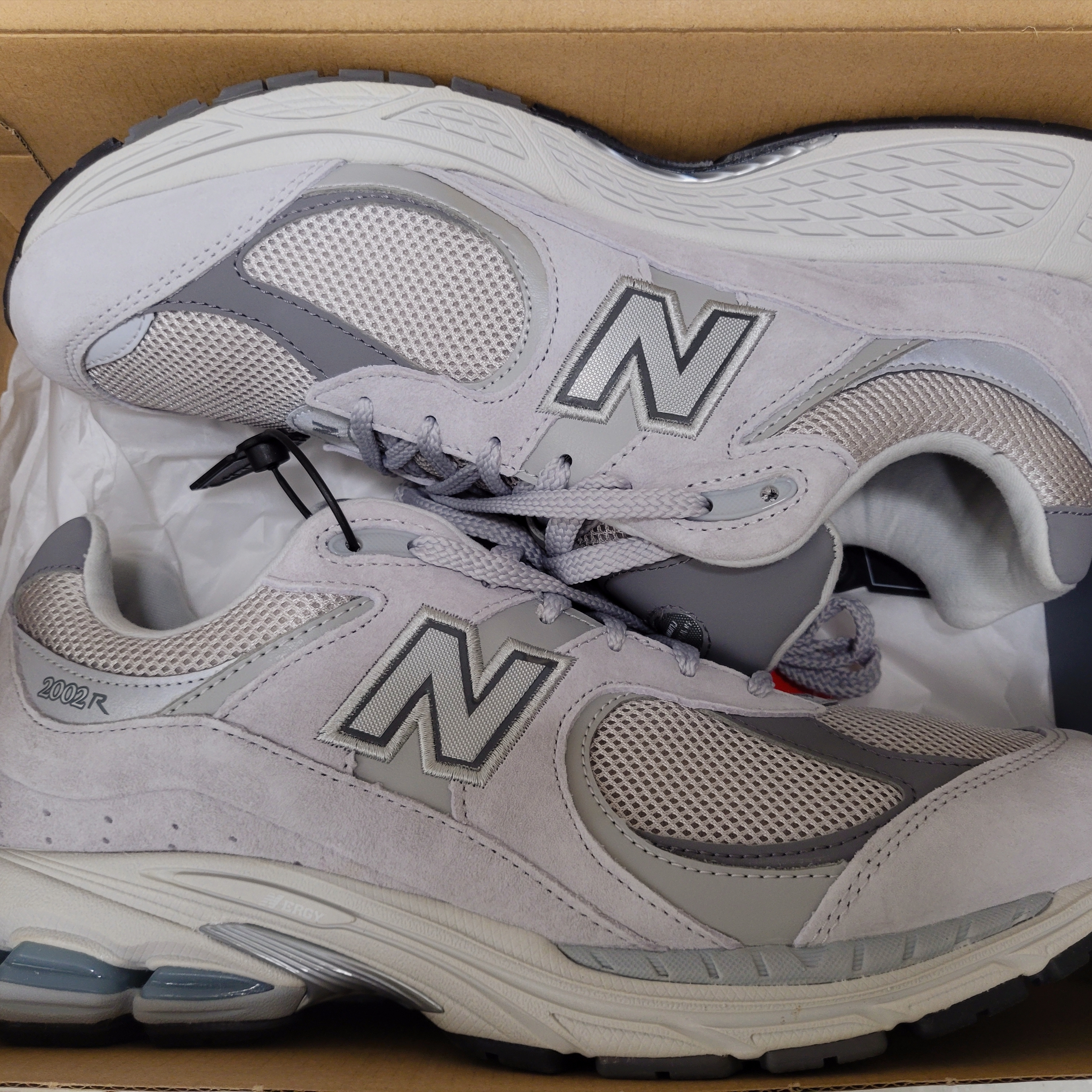 New Balance 2002R T2 Gray 착용 스타일