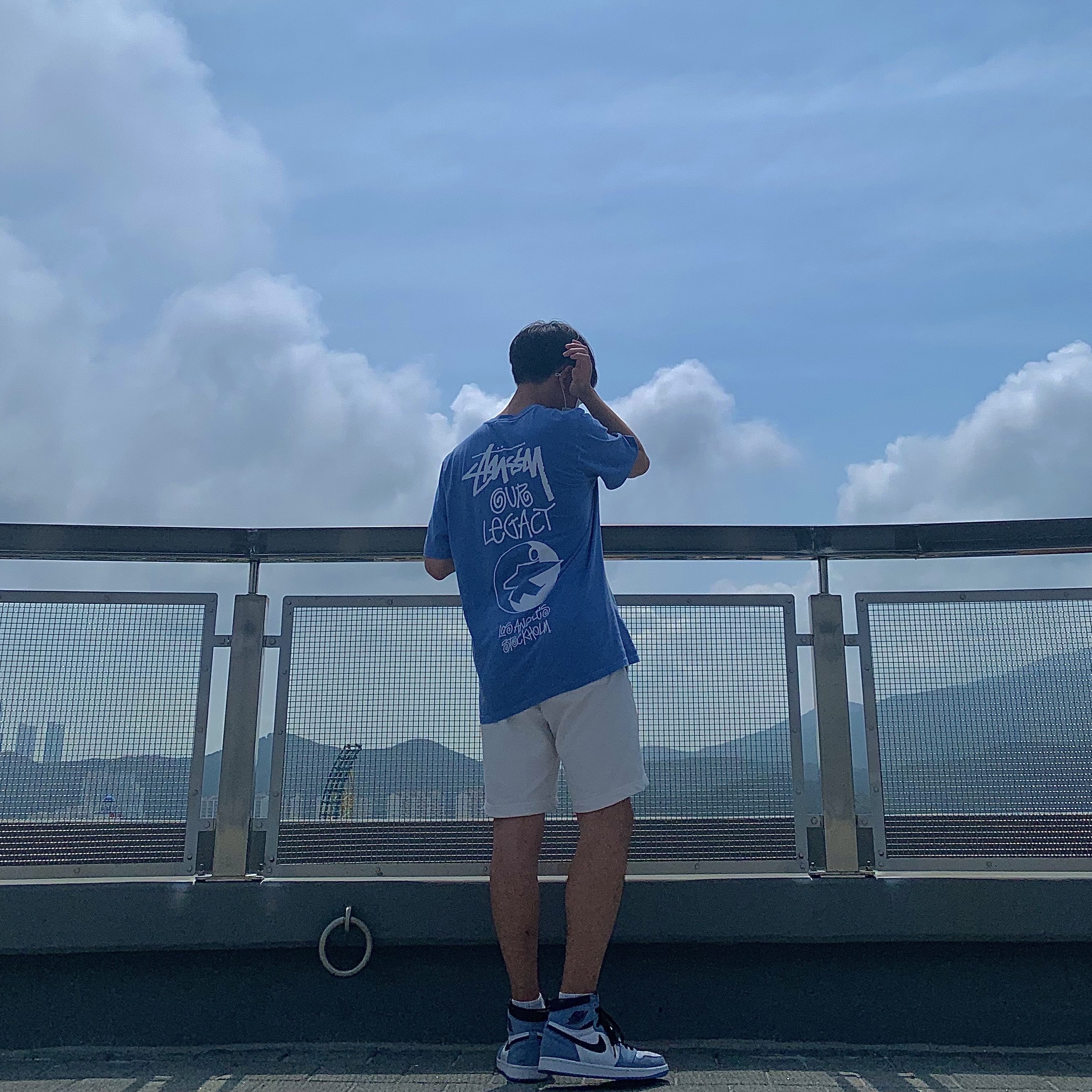 Jordan 1 Retro High OG University Blue, Stussy x Our Legacy Surfman T-Shirt Blue - 21SS 착용 스타일
