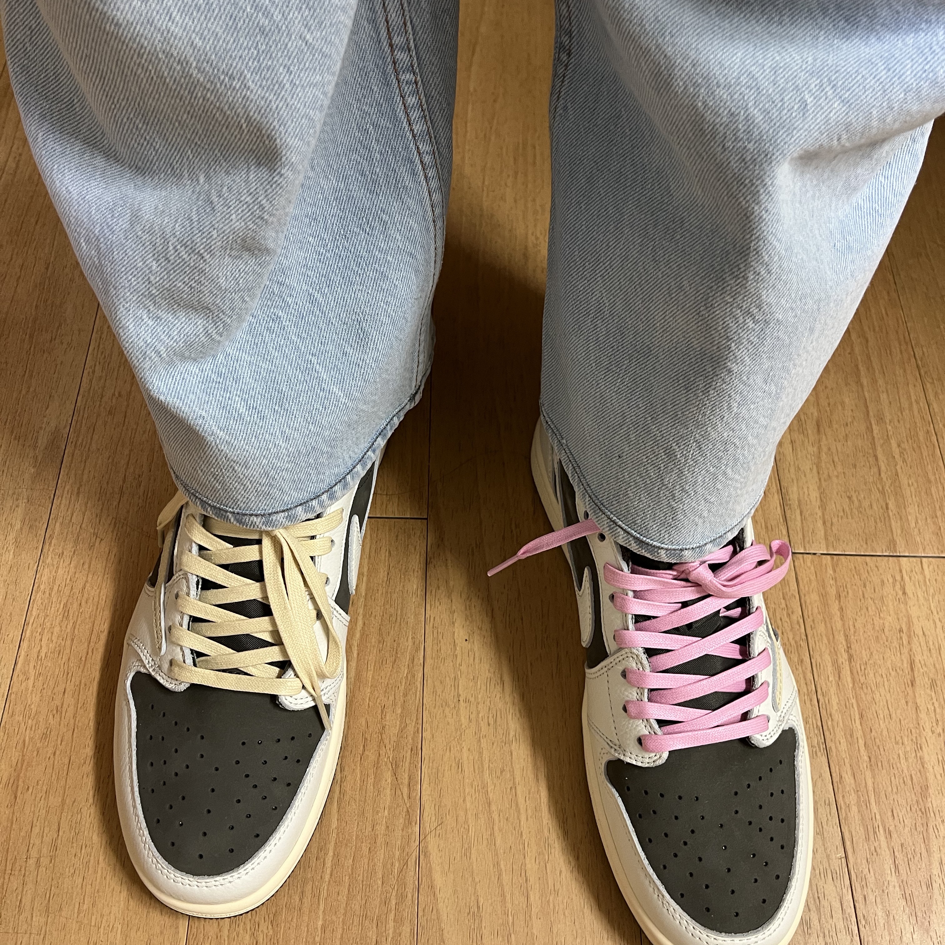 Jordan 1 x Travis Scott Retro Low OG SP Sail and Ridgerock 착용 스타일 - 1
