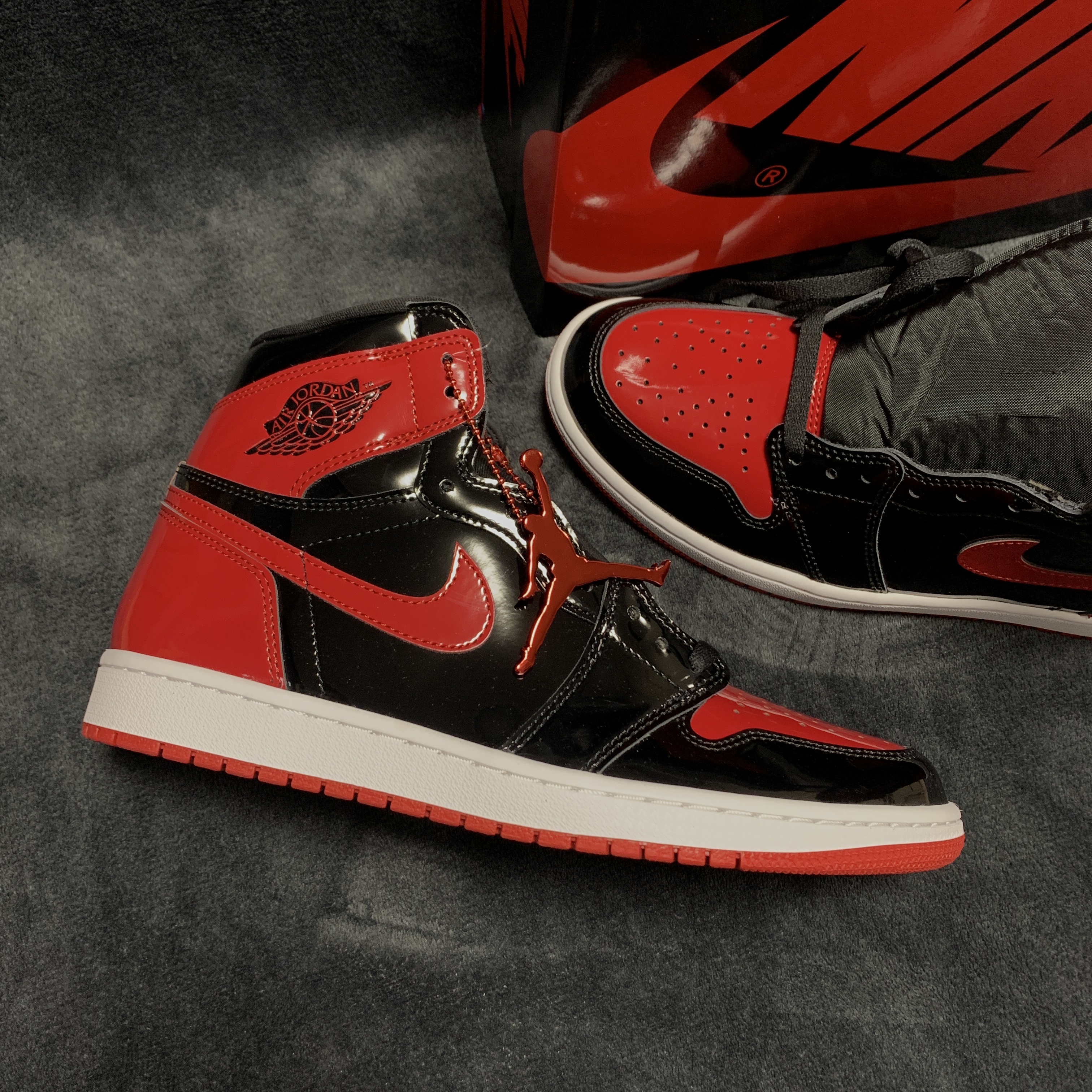 Jordan 1 Retro High OG Patent Bred 착용 스타일 - 1