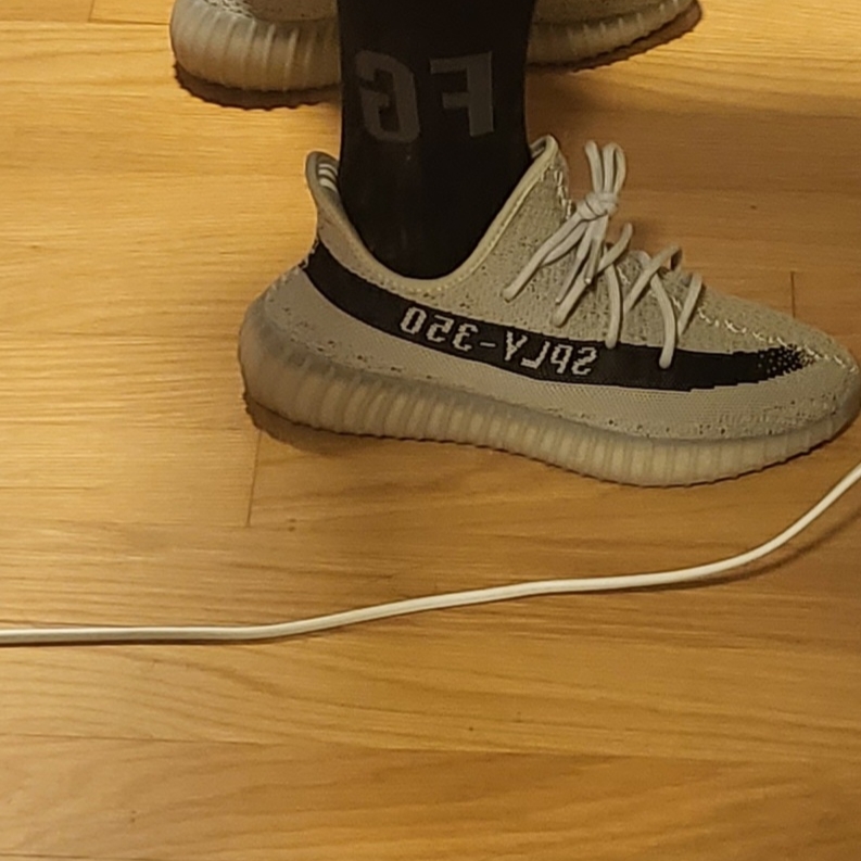 Adidas Yeezy Boost 350 V2 Slate Core Black 2022/2023 착용 스타일 - 1
