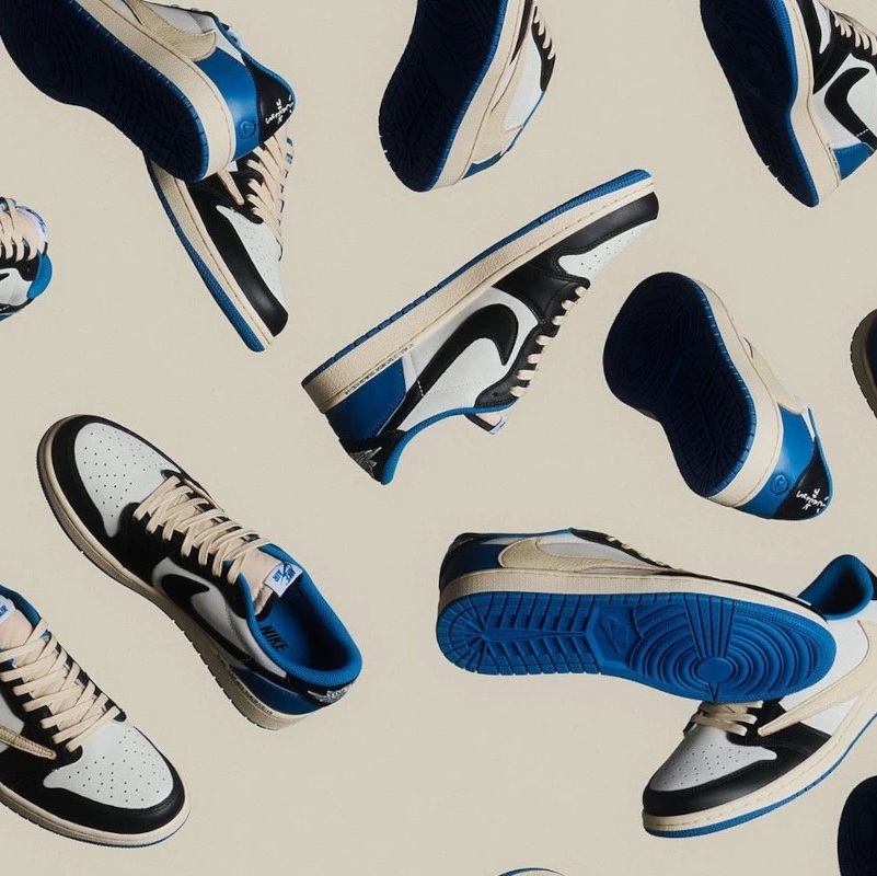 Jordan 1 x Travis Scott x Fragment Retro Low OG SP Military Blue 착용 스타일