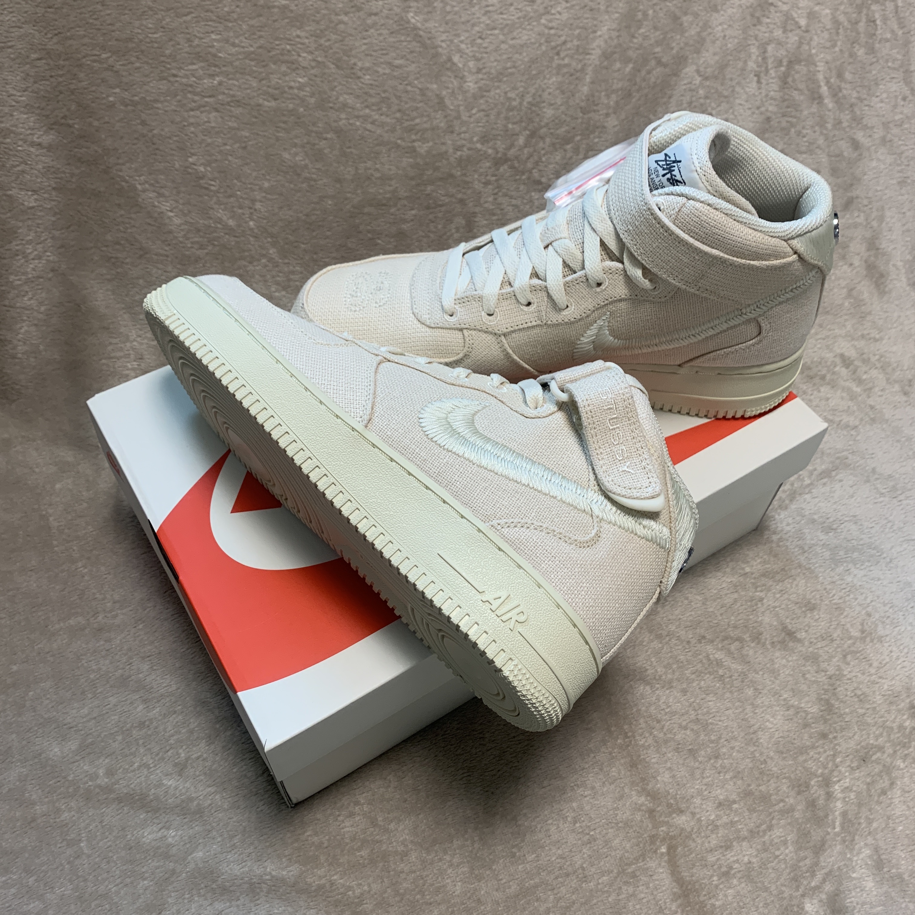 Nike x Stussy Air Force 1 '07 Mid SP Fossil 착용 스타일 - 1