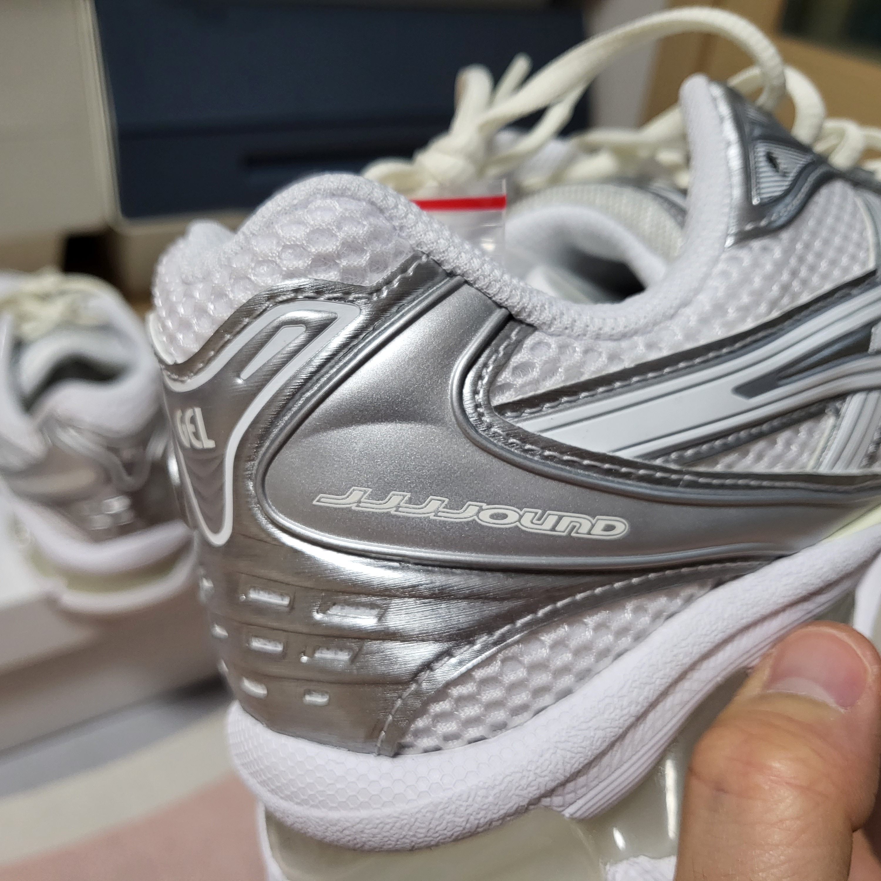 Asics x JJJJound Gel-Kayano 14 Silver White 착용 스타일 - 4