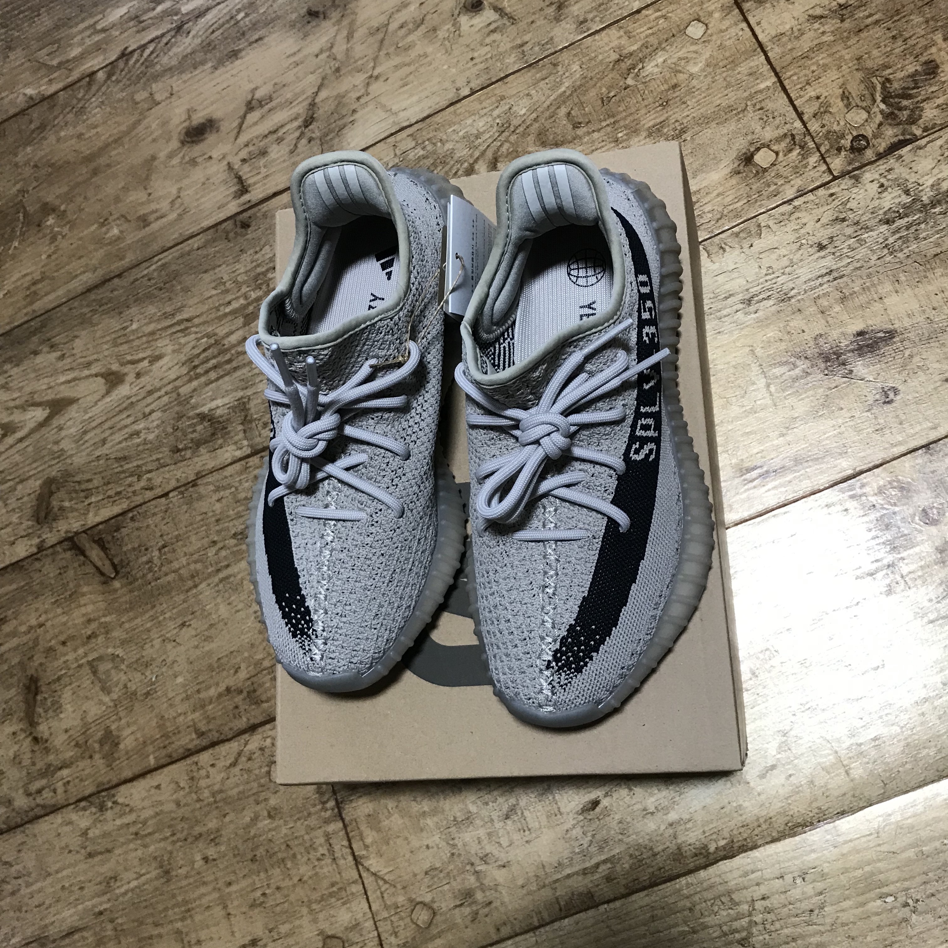 Adidas Yeezy Boost 350 V2 Slate Core Black 2022/2023 착용 스타일 - 2
