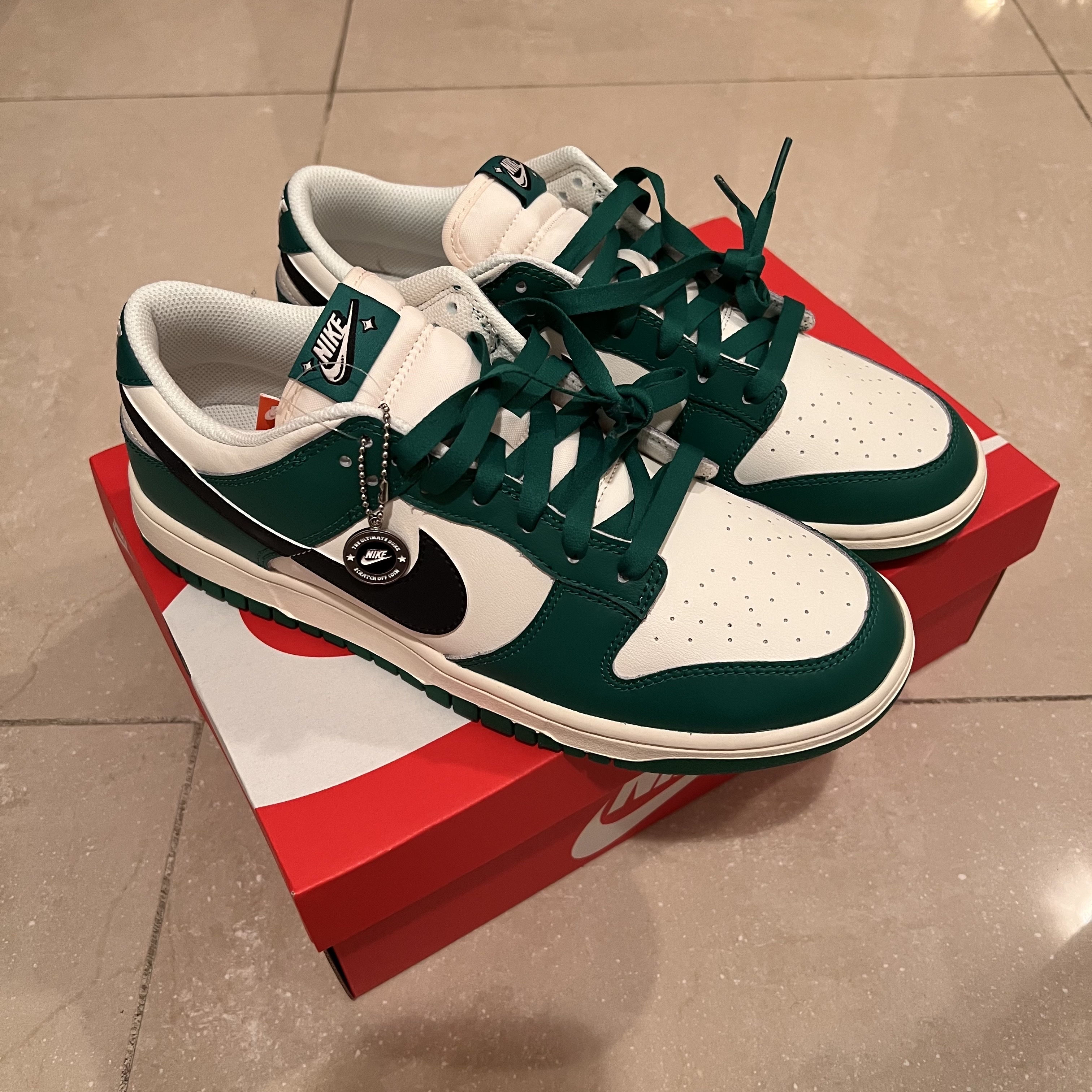 Nike Dunk Low Retro SE Jackpot Malachite 착용 스타일 - 2