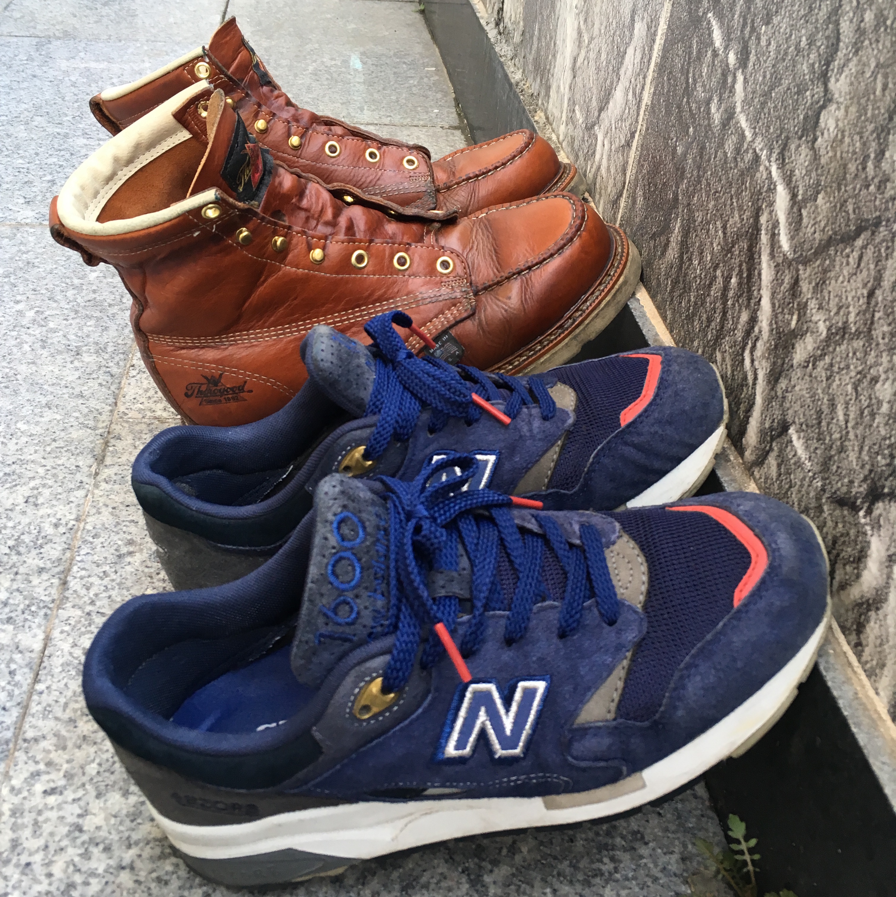 New Balance x Oshman's 1600 Navy 착용 스타일