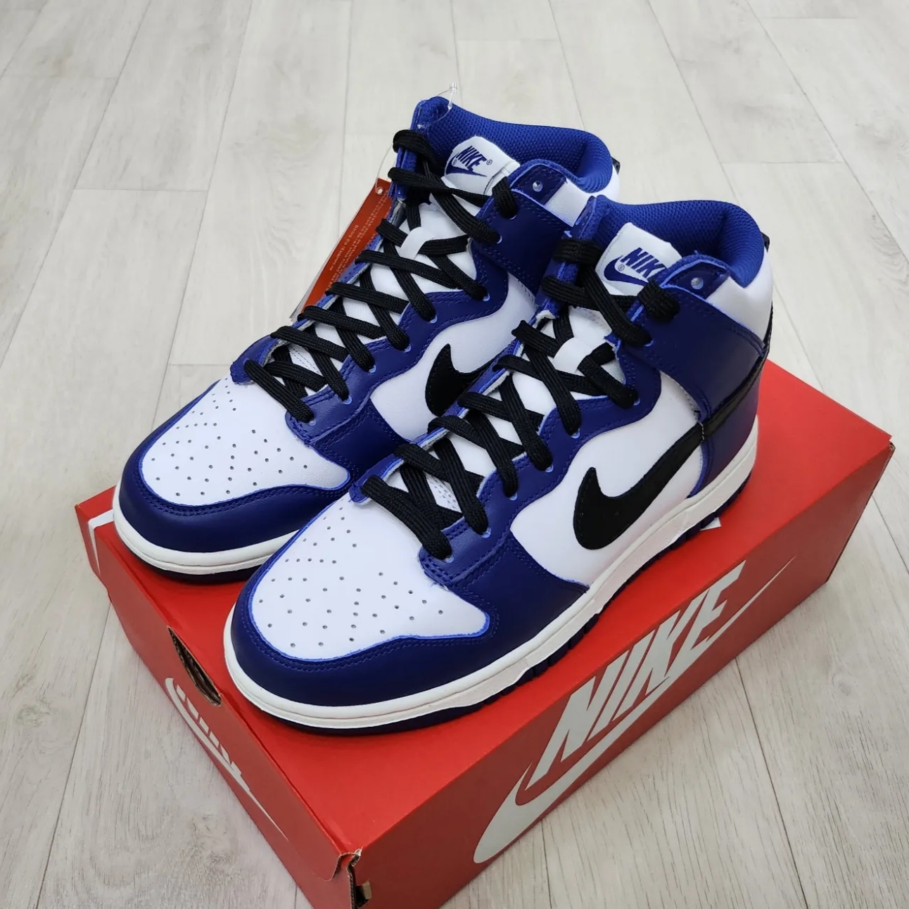 (W) Nike Dunk High Deep Royal Blue 착용 스타일 - 2