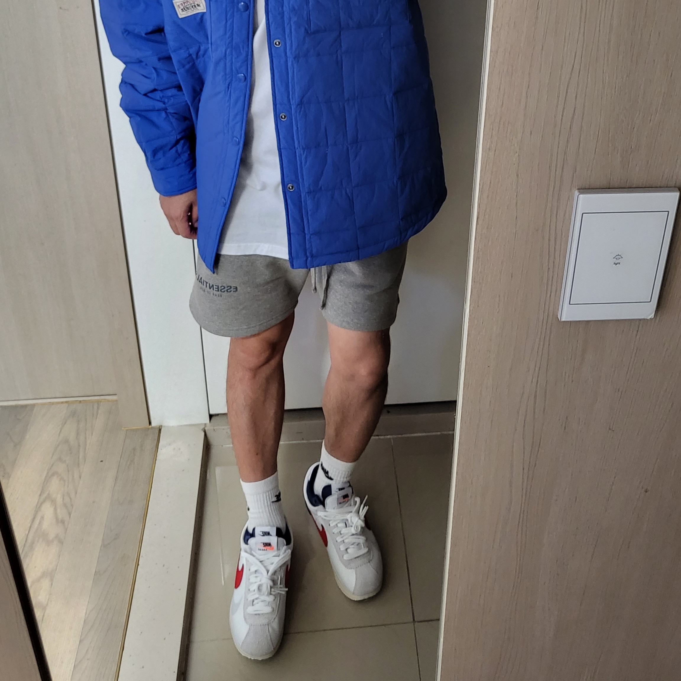 Nike x Sacai Zoom Cortez SP White and University Red 착용 스타일 - 1