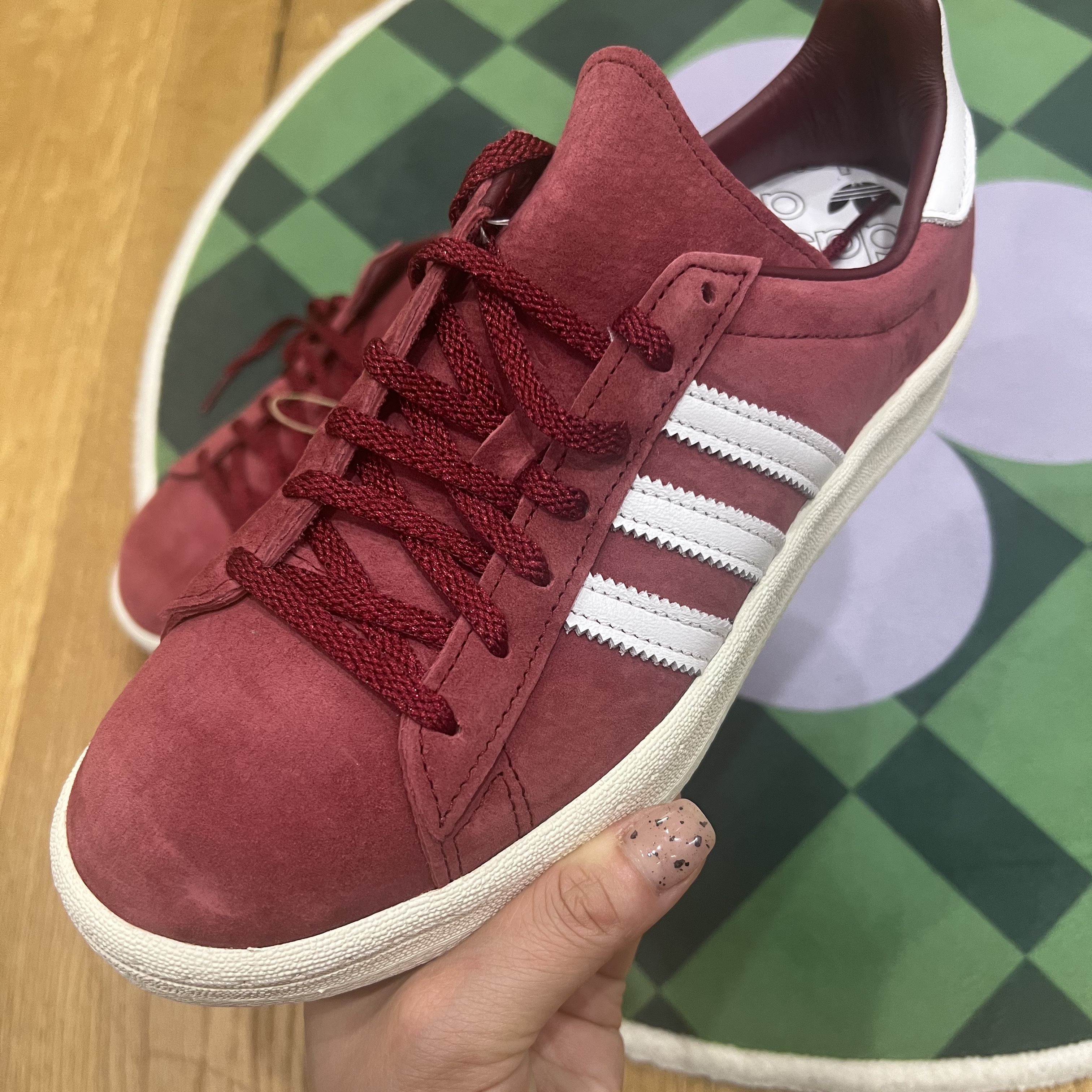 Adidas Campus Collegiate Burgundy 착용 스타일 - 2