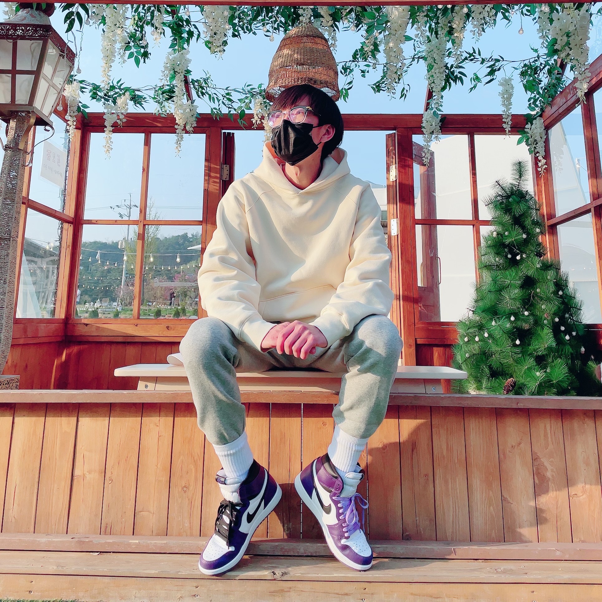 Essentials Pull-Over Hoodie Cream - 21SS, Jordan 1 Retro High OG Court Purple 2020 착용 스타일 - 1